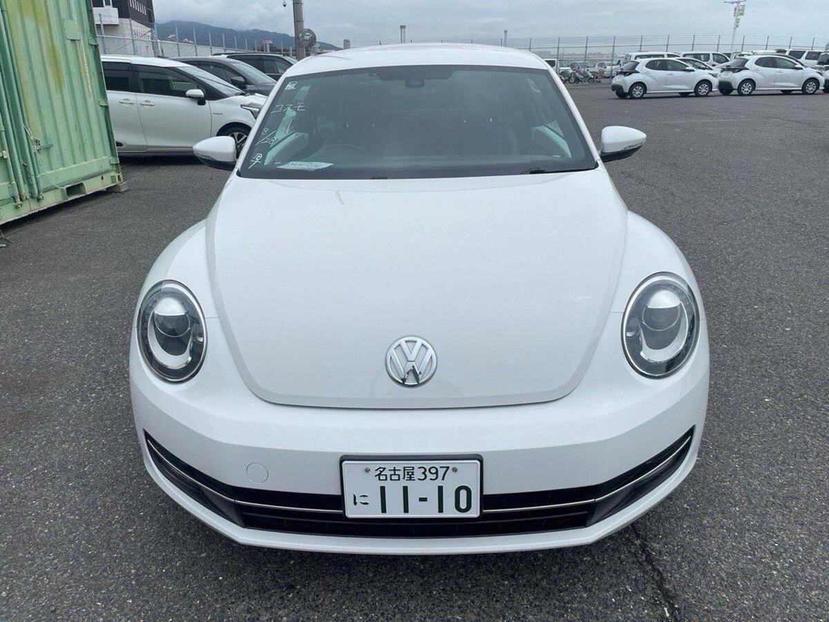 Volkswagen Beetle view 8