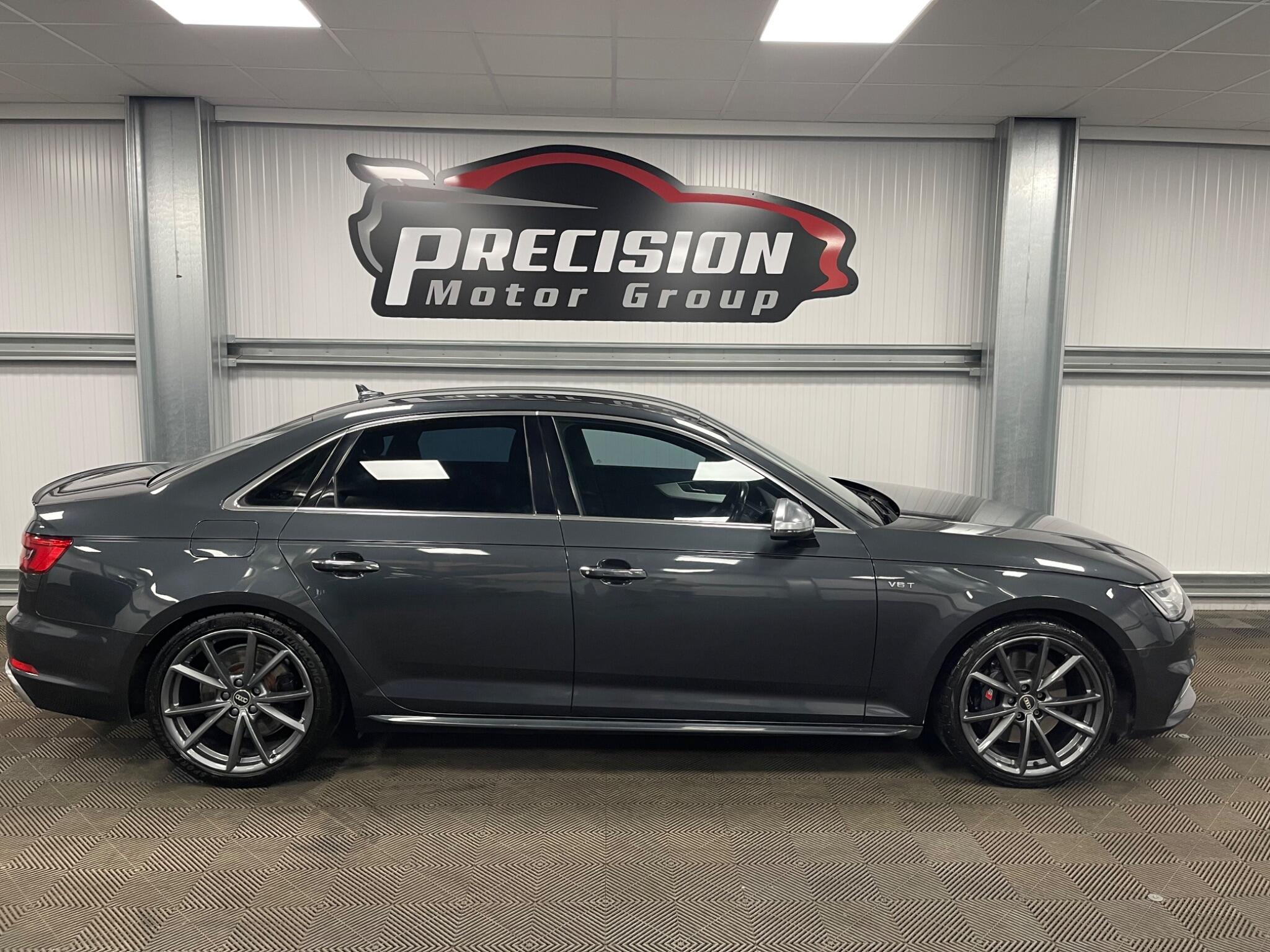 Audi S4 view 24