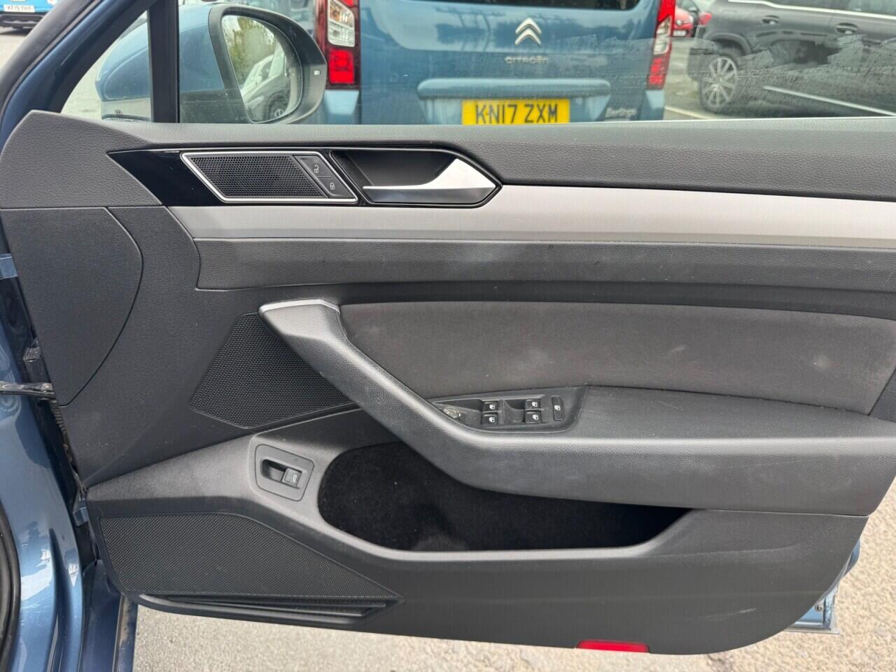 Volkswagen Passat view 55