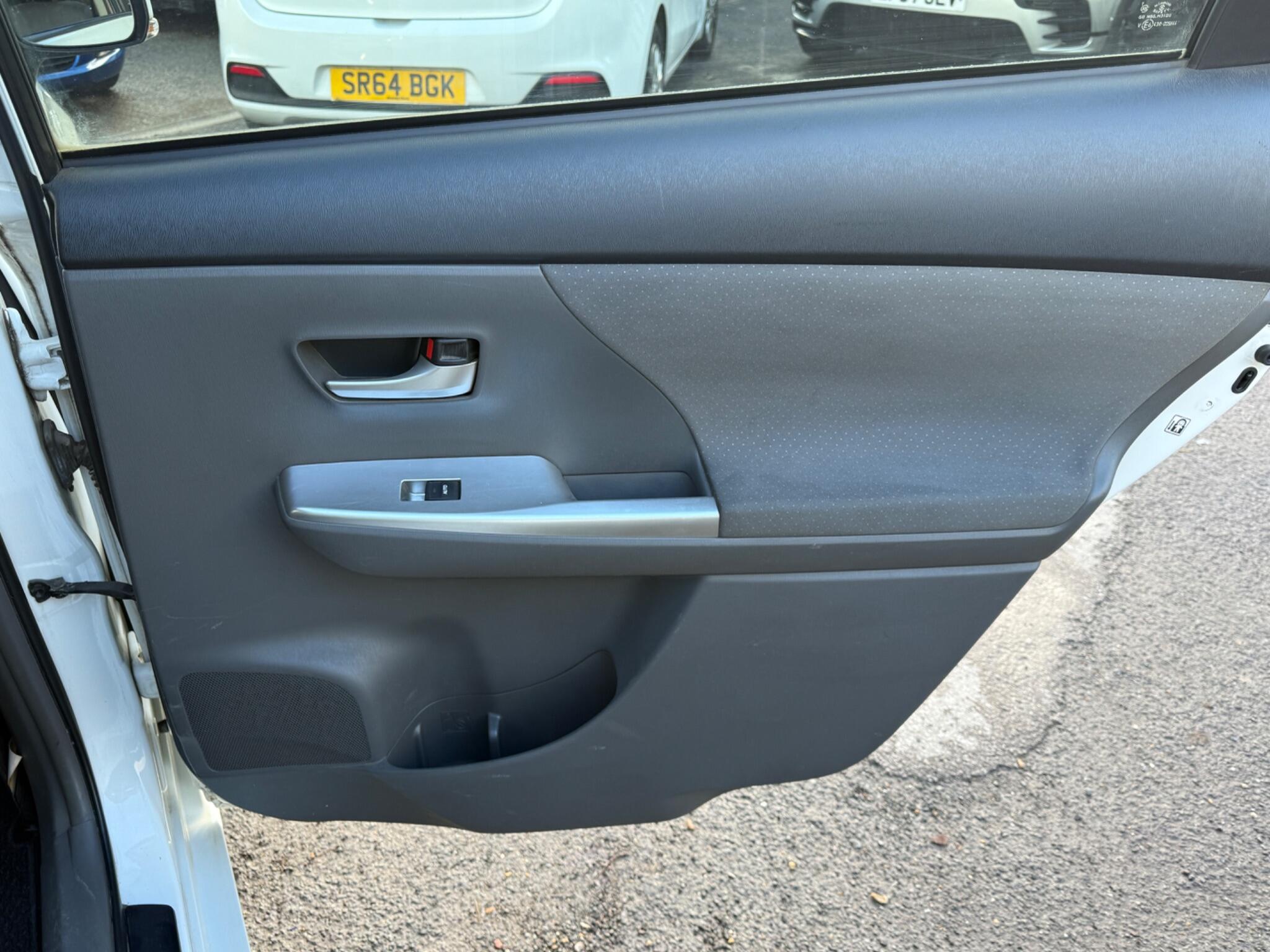 Toyota Prius+ - Image 46