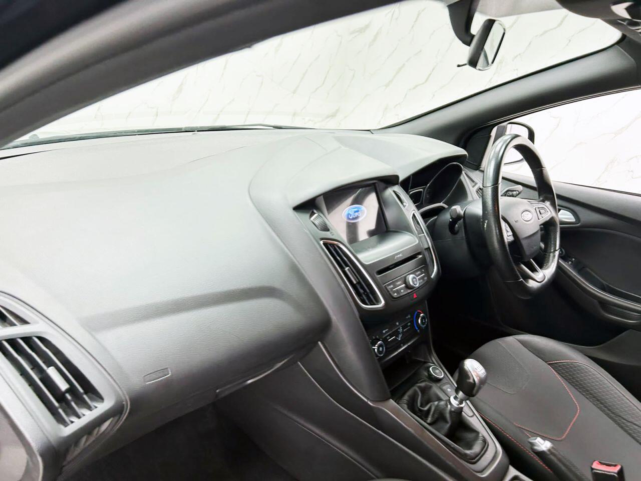 Ford Focus view 14