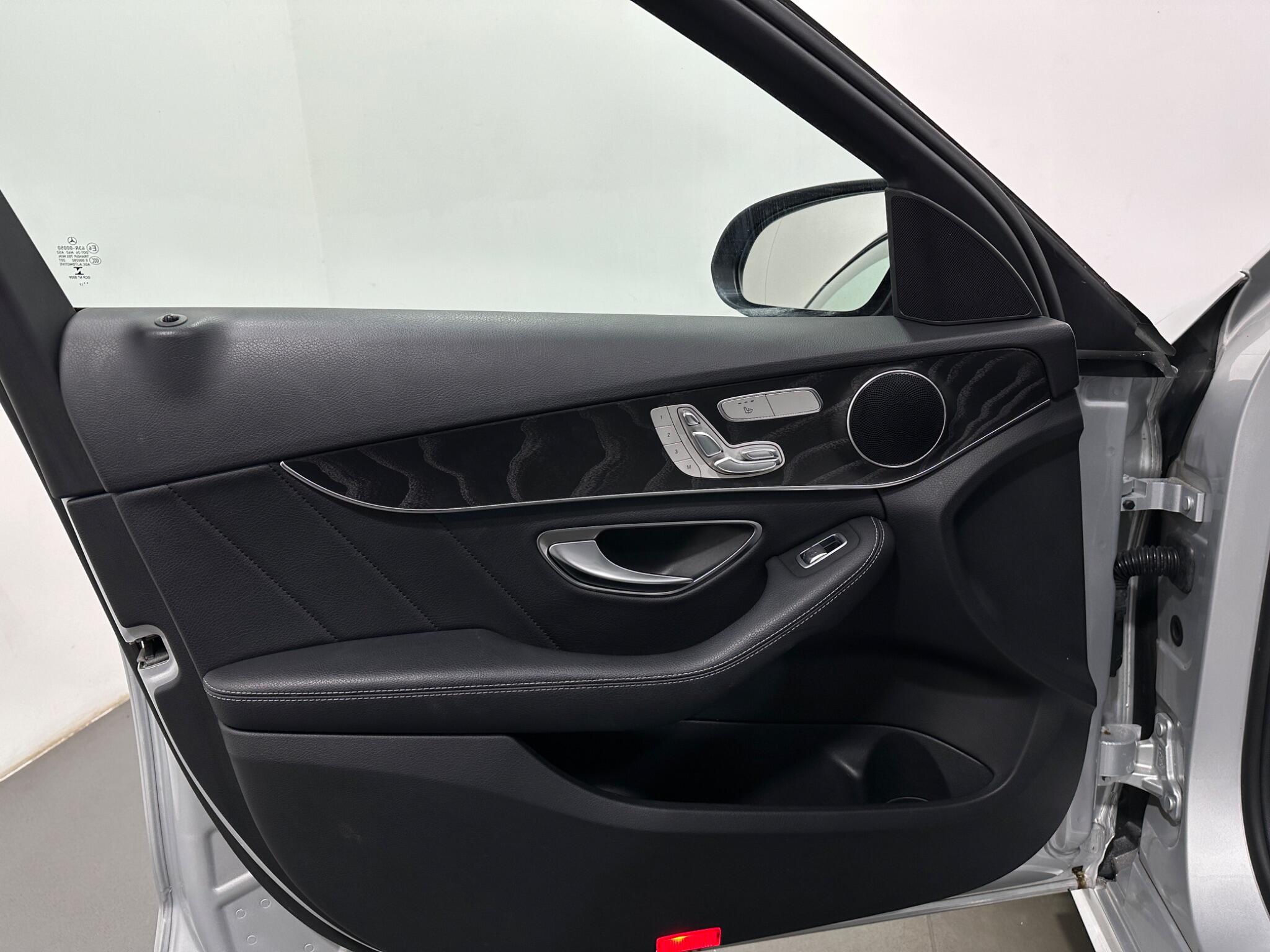 Mercedes-Benz C Class view 38