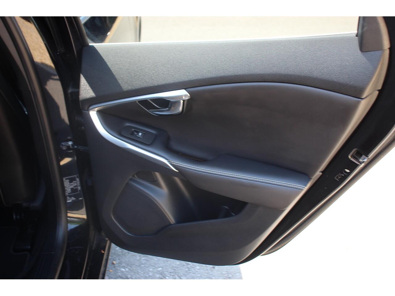 Volvo V40 view 34