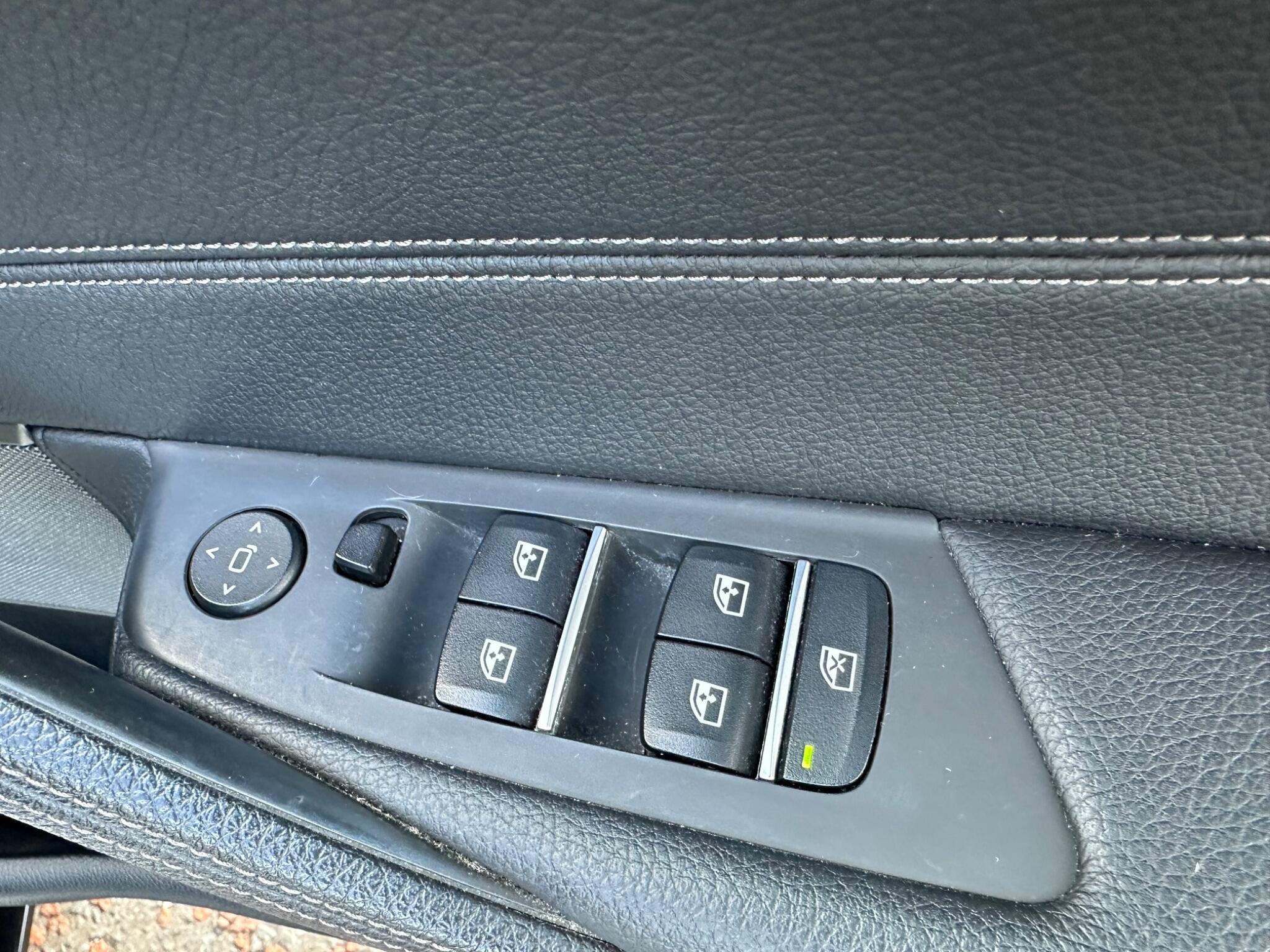 BMW 5 Series view 11