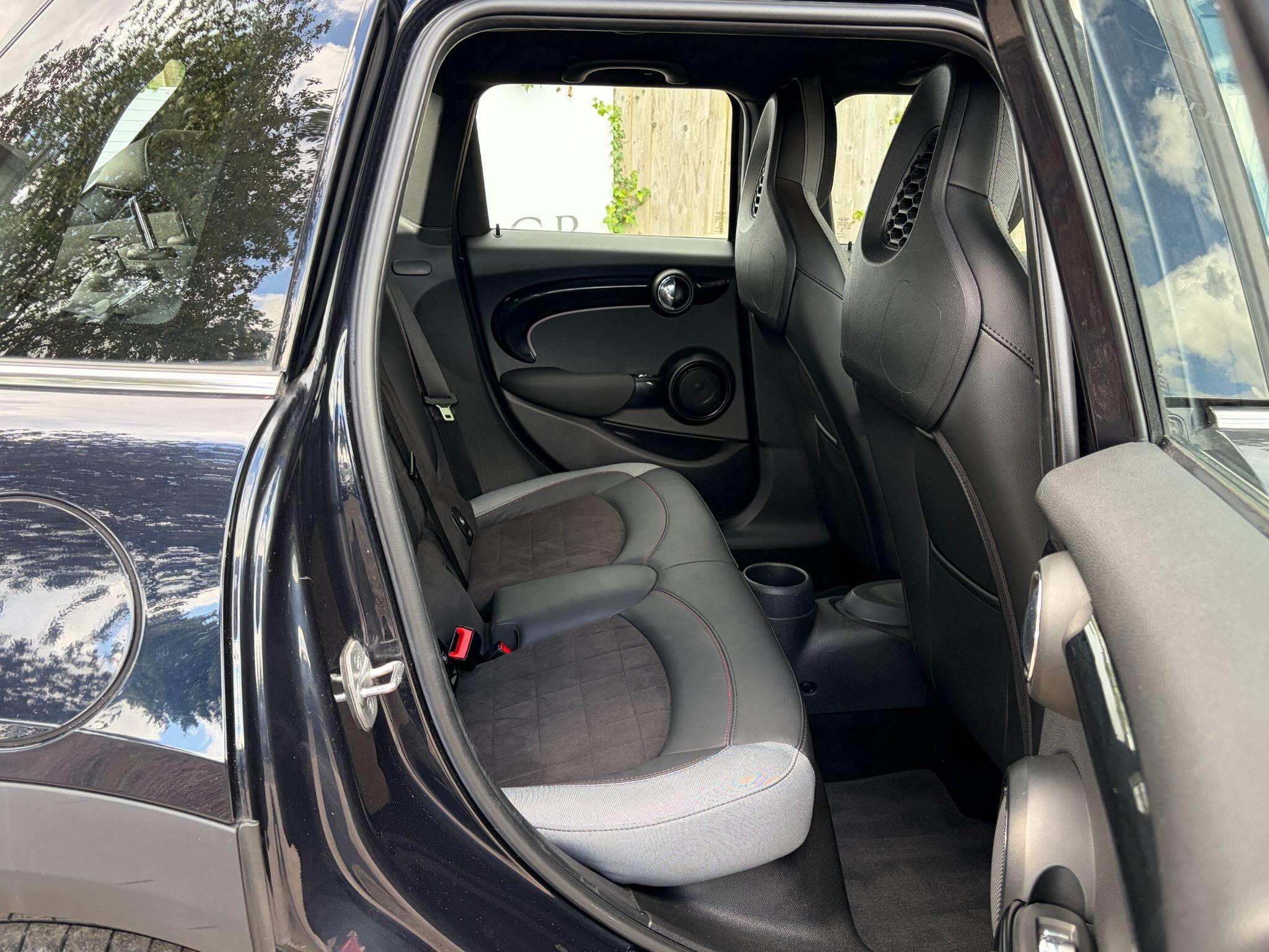 Mini Hatch view 13