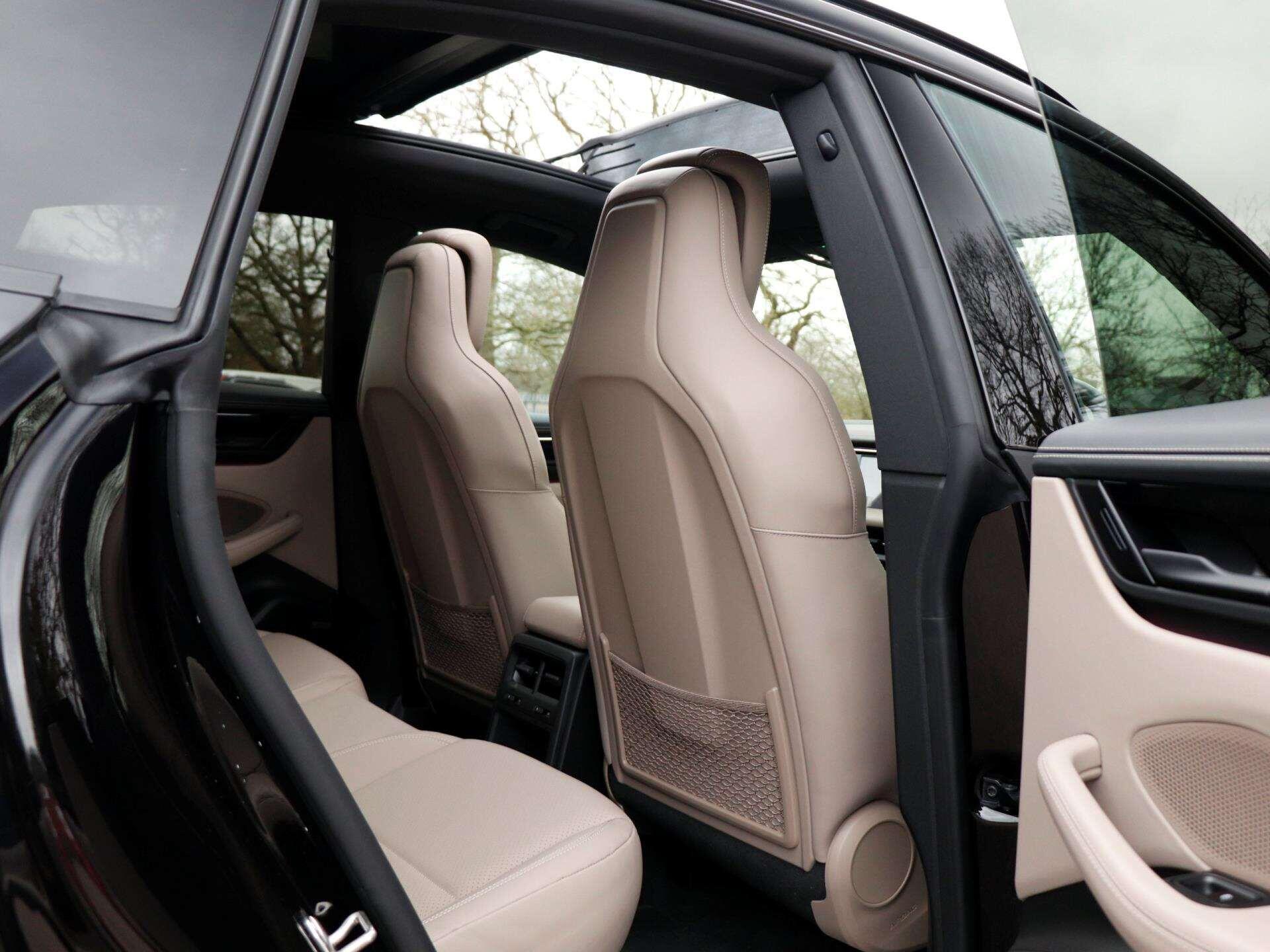 Porsche Macan view 27