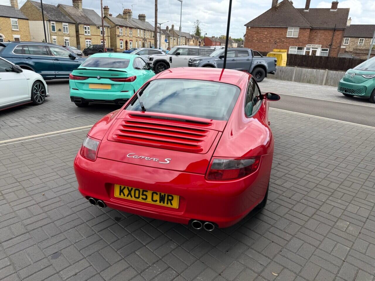 Porsche 911 view 12