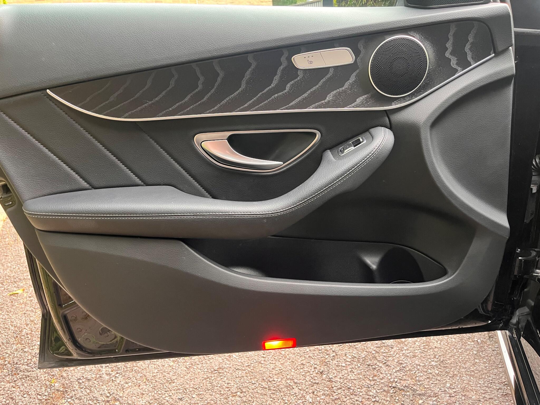 Mercedes-Benz C-Class view 36
