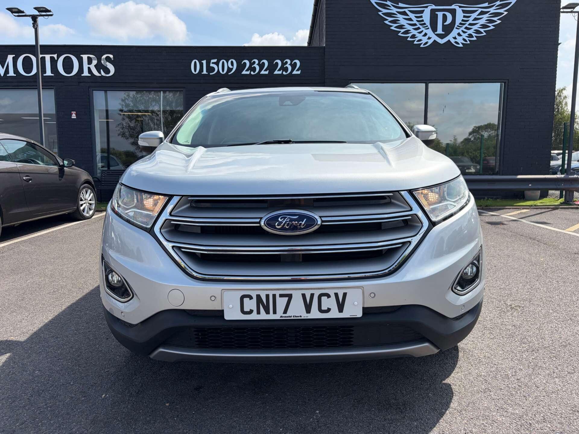 Ford Edge view 3