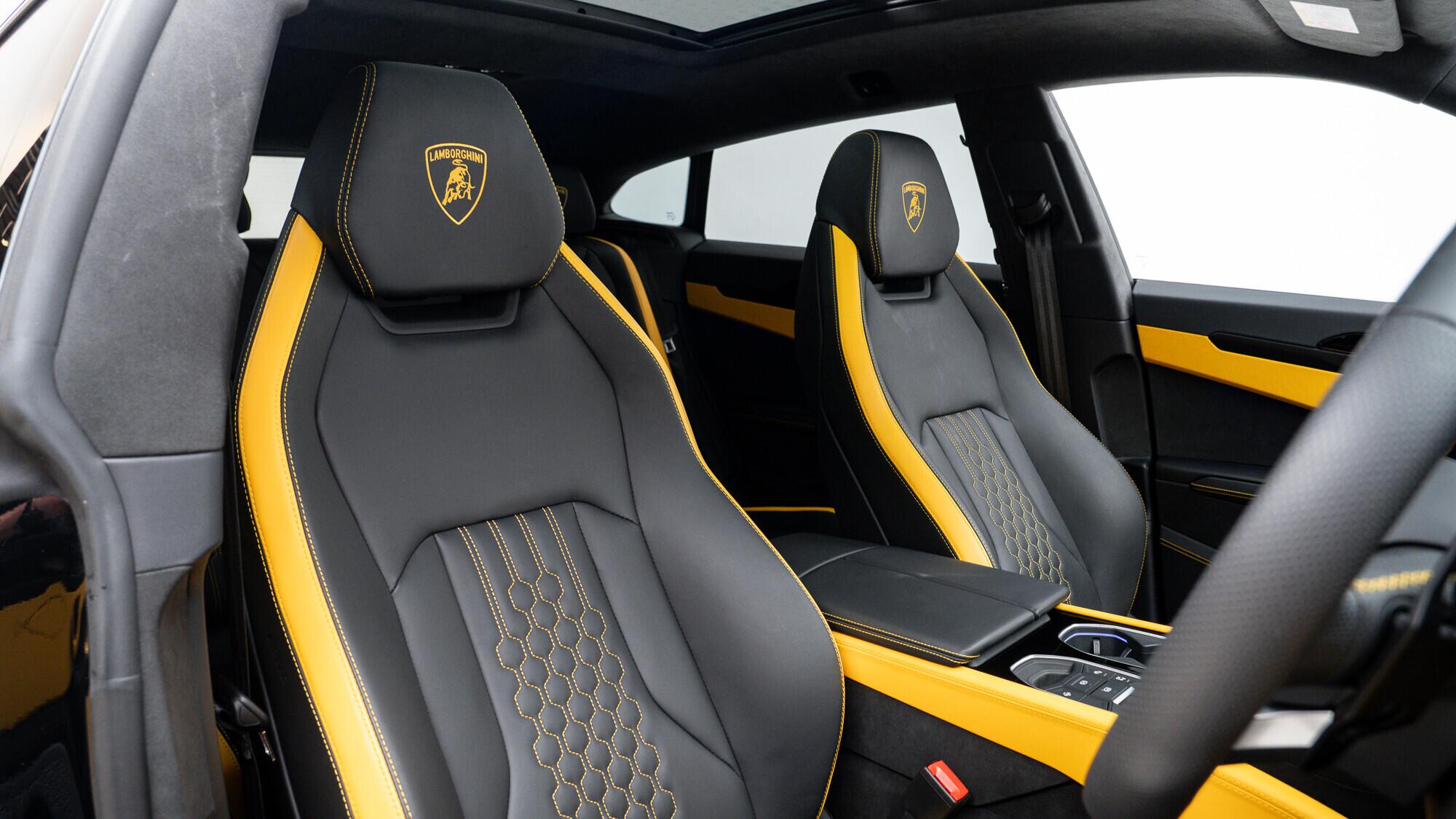Lamborghini Urus view 6