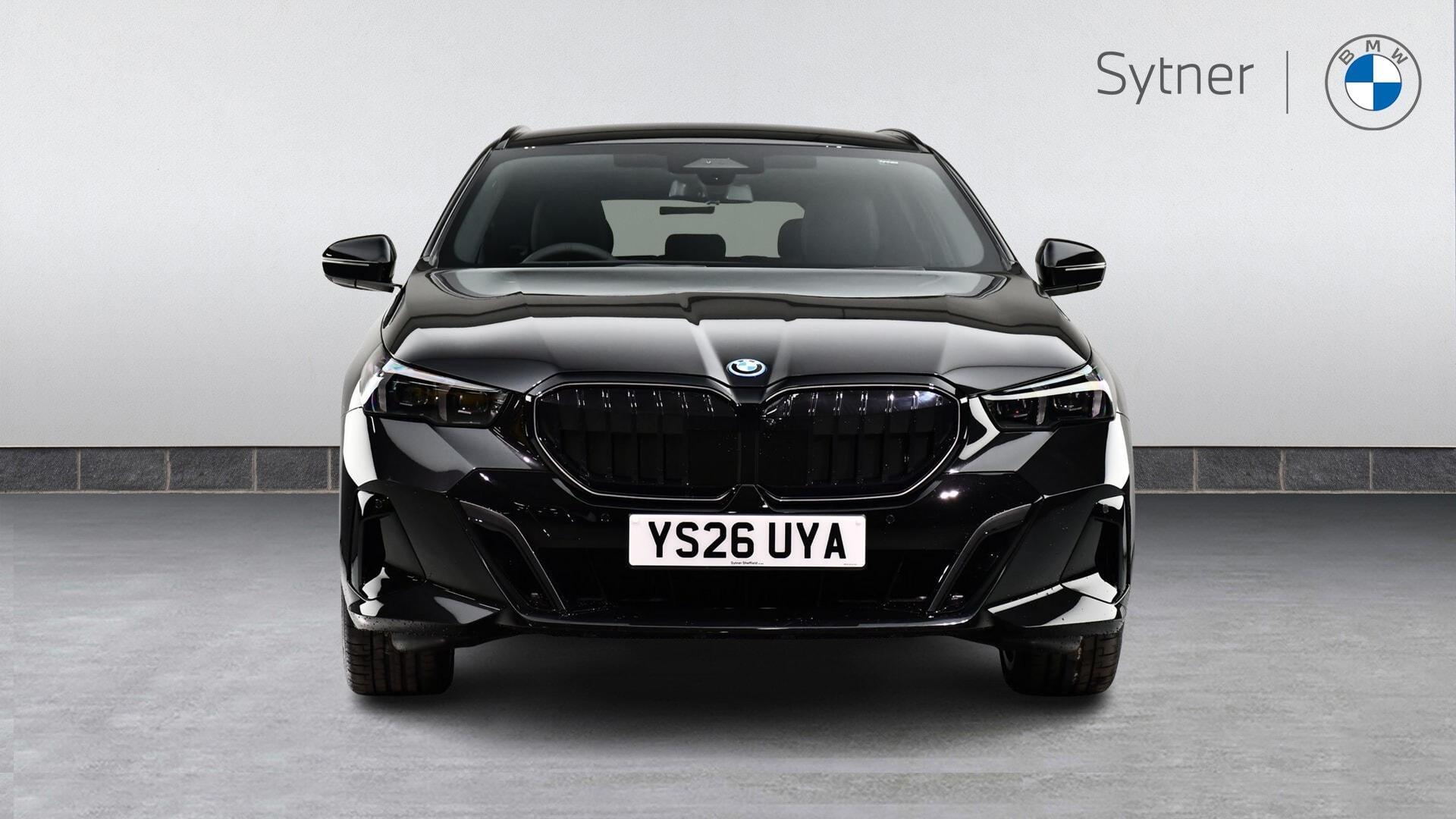 BMW 5 Series view 16