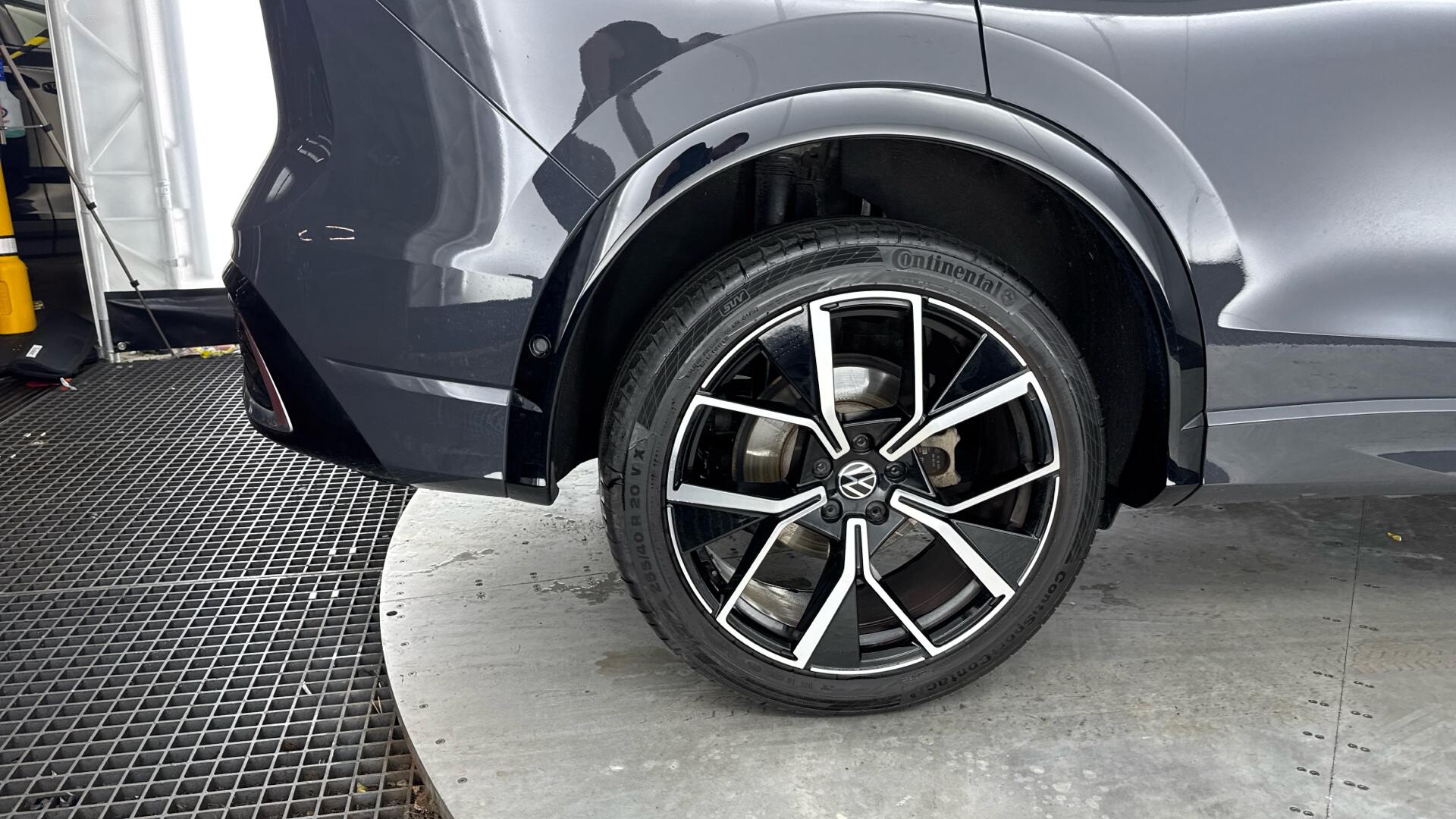 Volkswagen Tiguan view 20