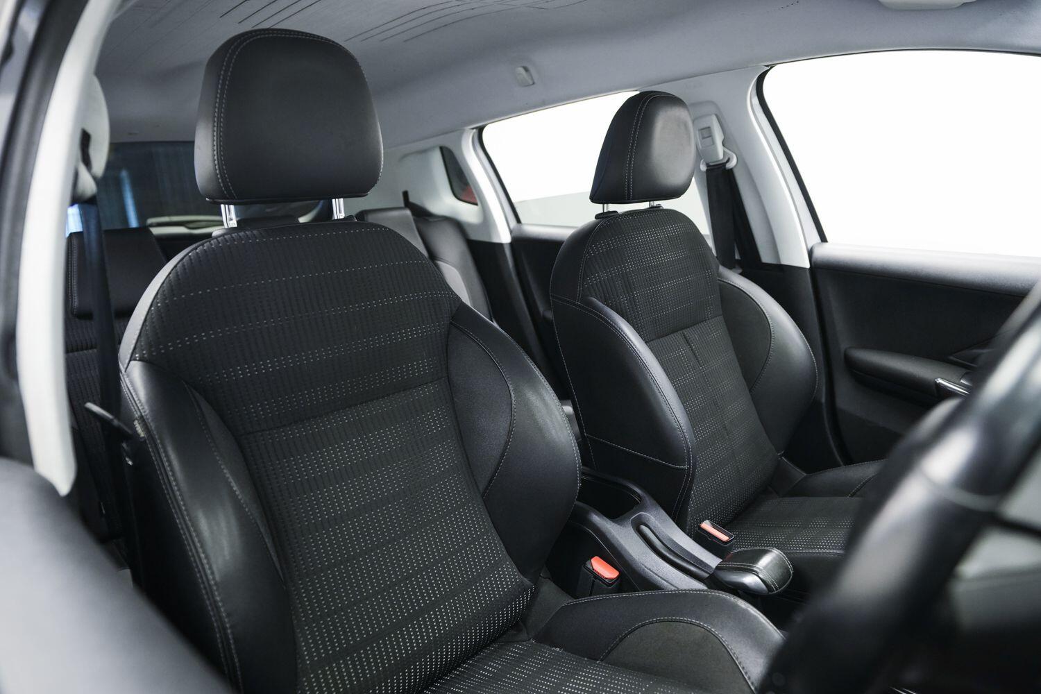 Peugeot 2008 view 9