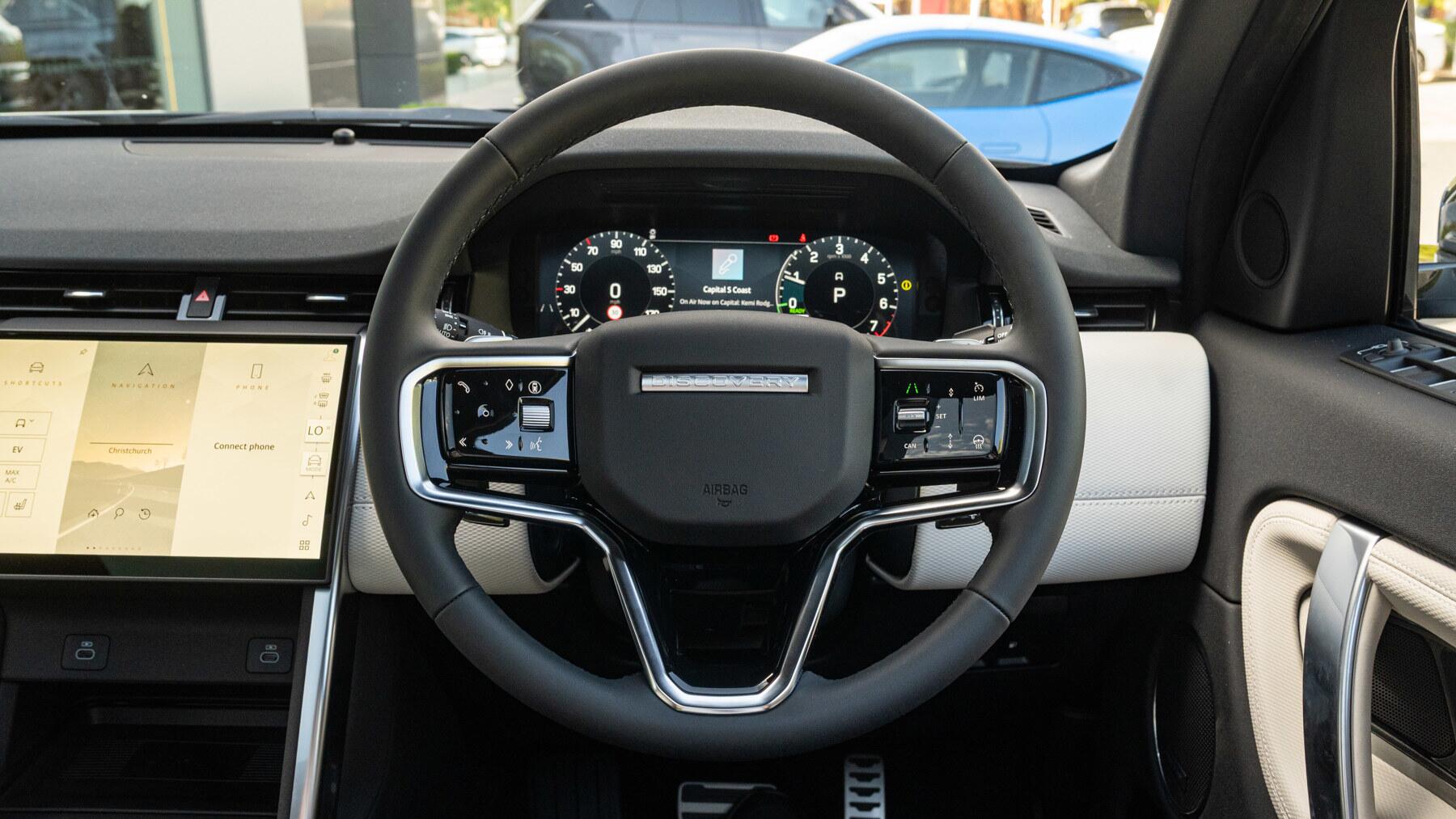 Land Rover Discovery Sport view 19