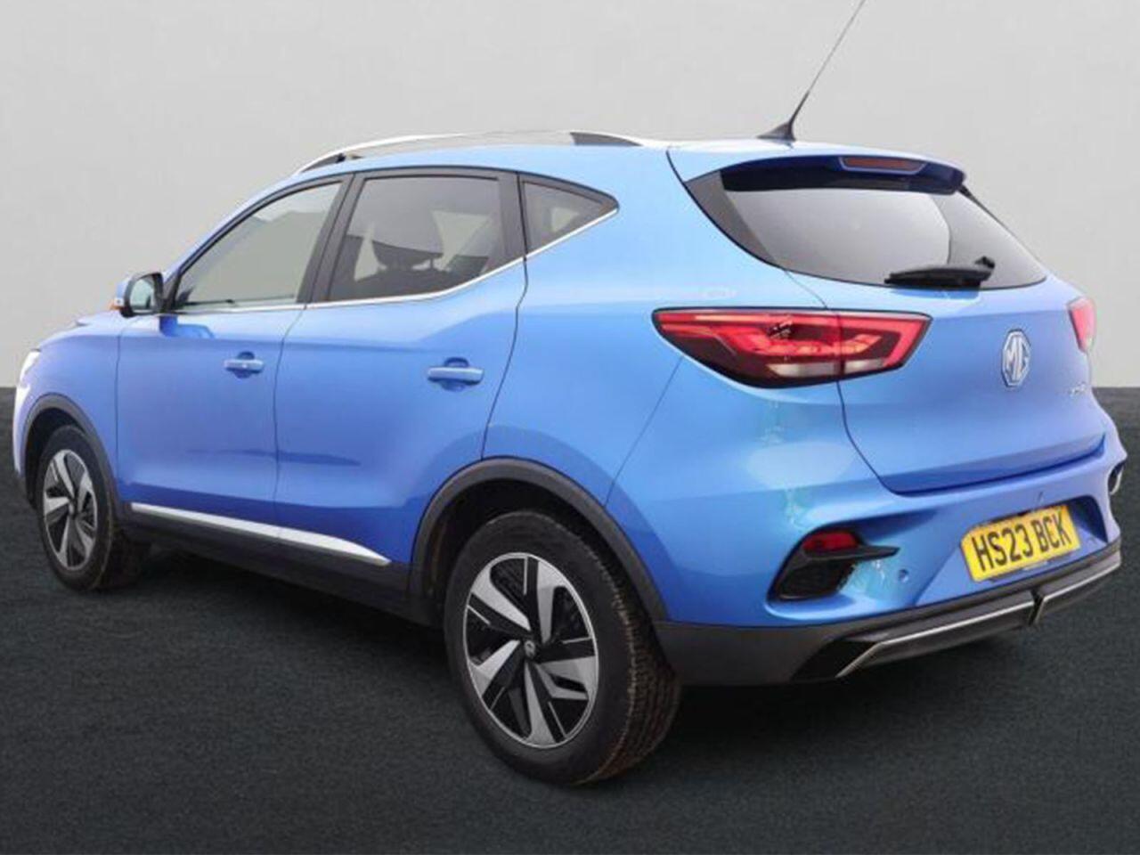 MG ZS view 3