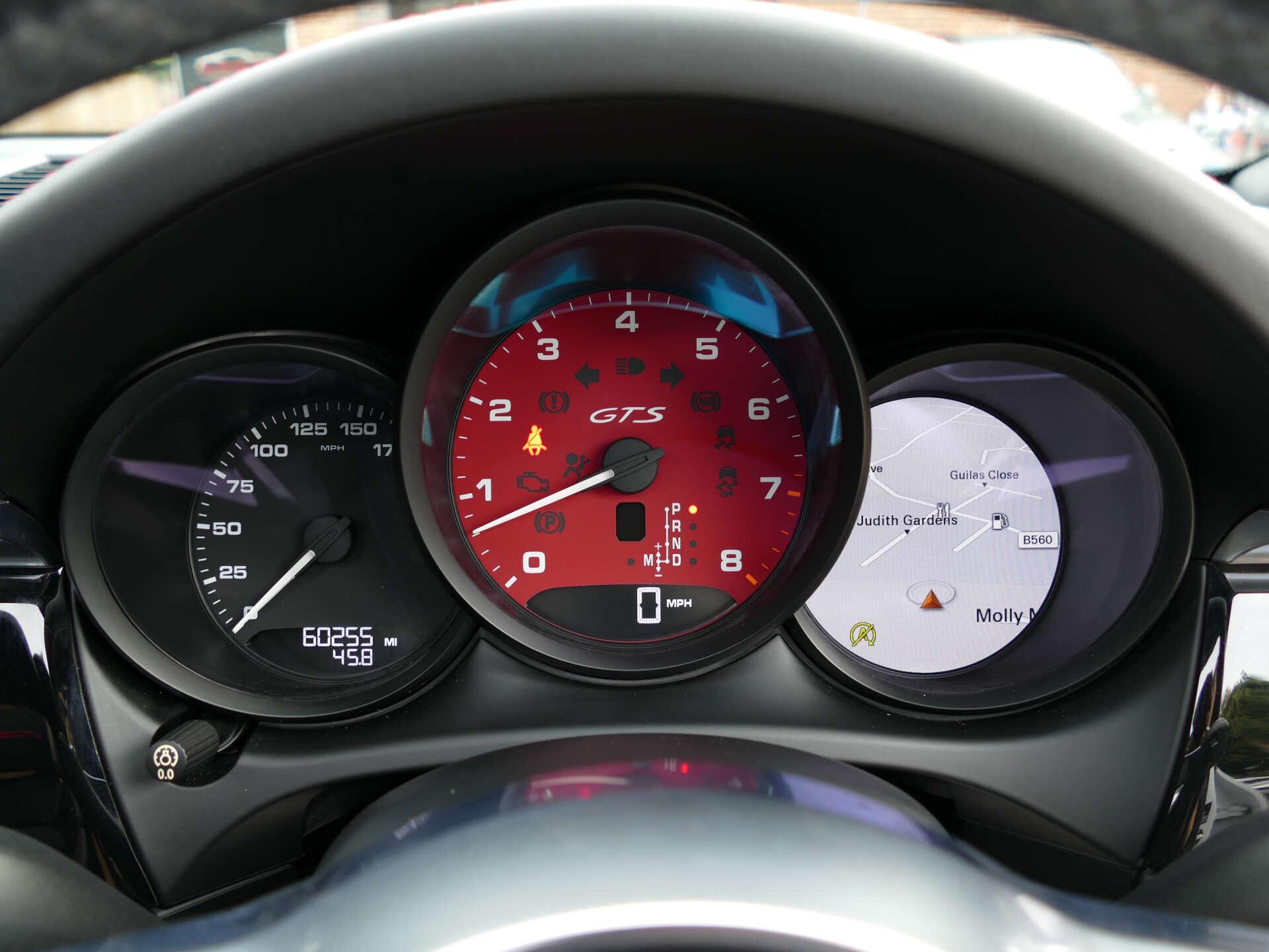 Porsche Macan view 60