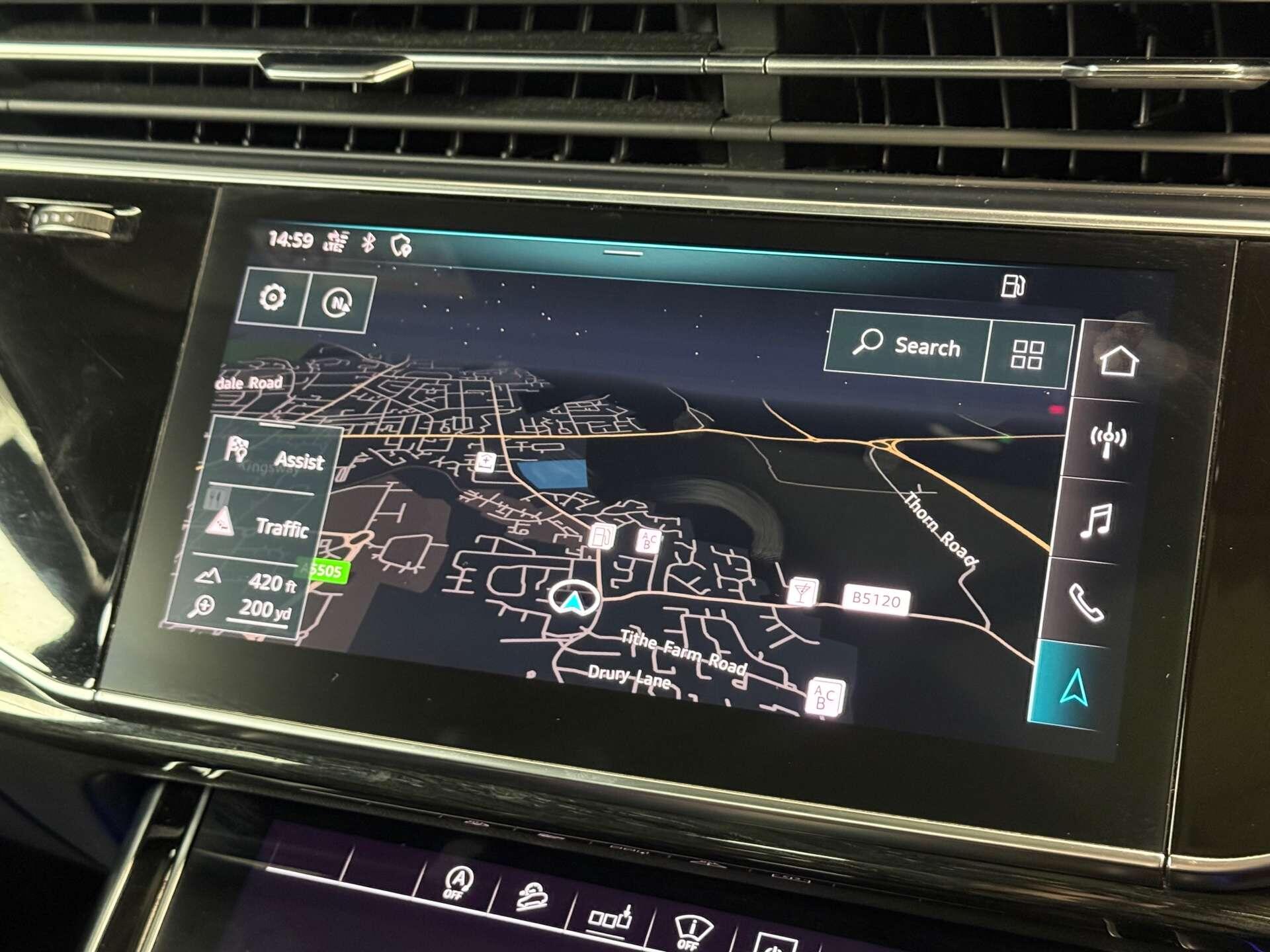 Audi SQ7 view 47