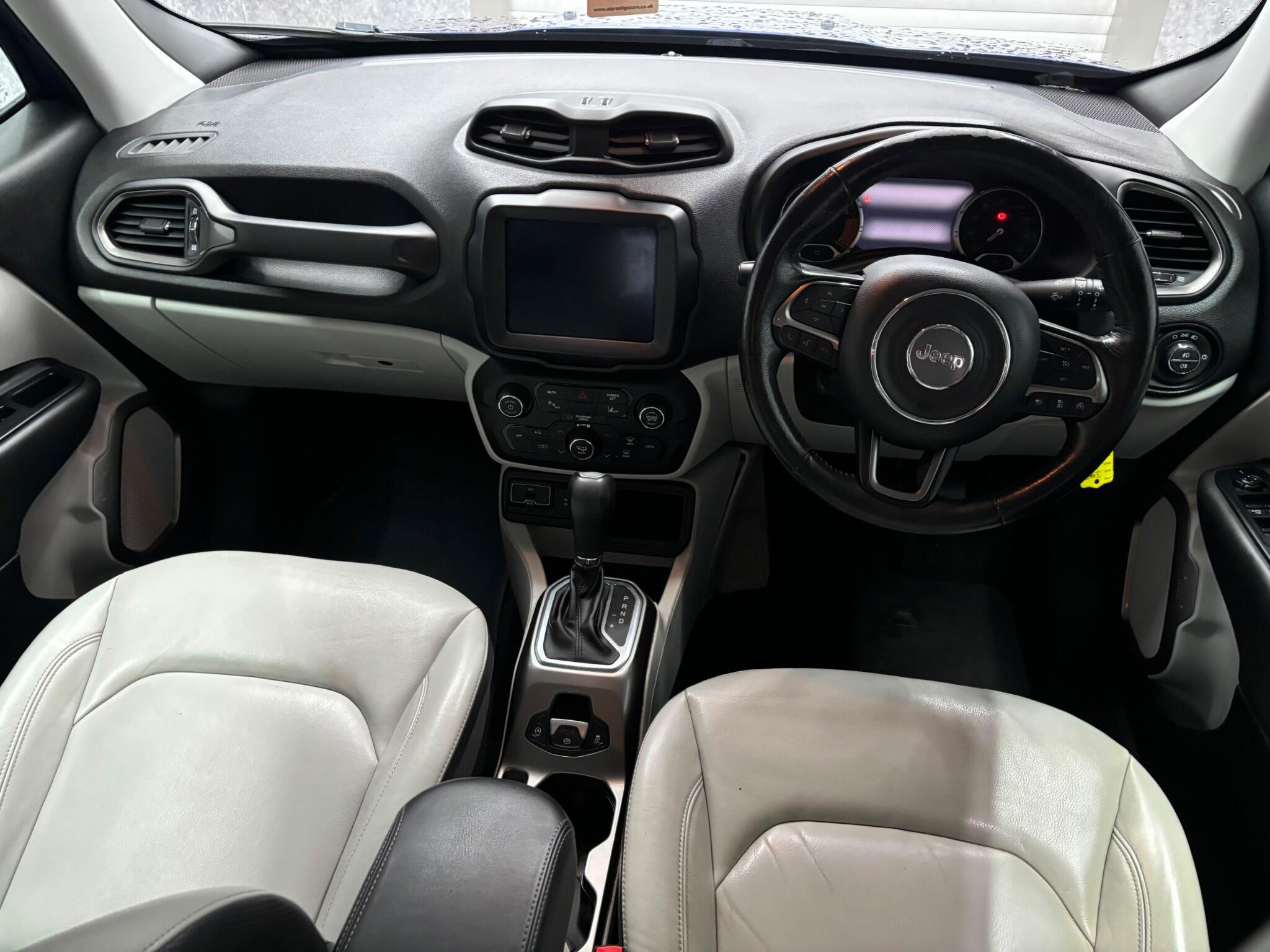 Jeep Renegade view 9