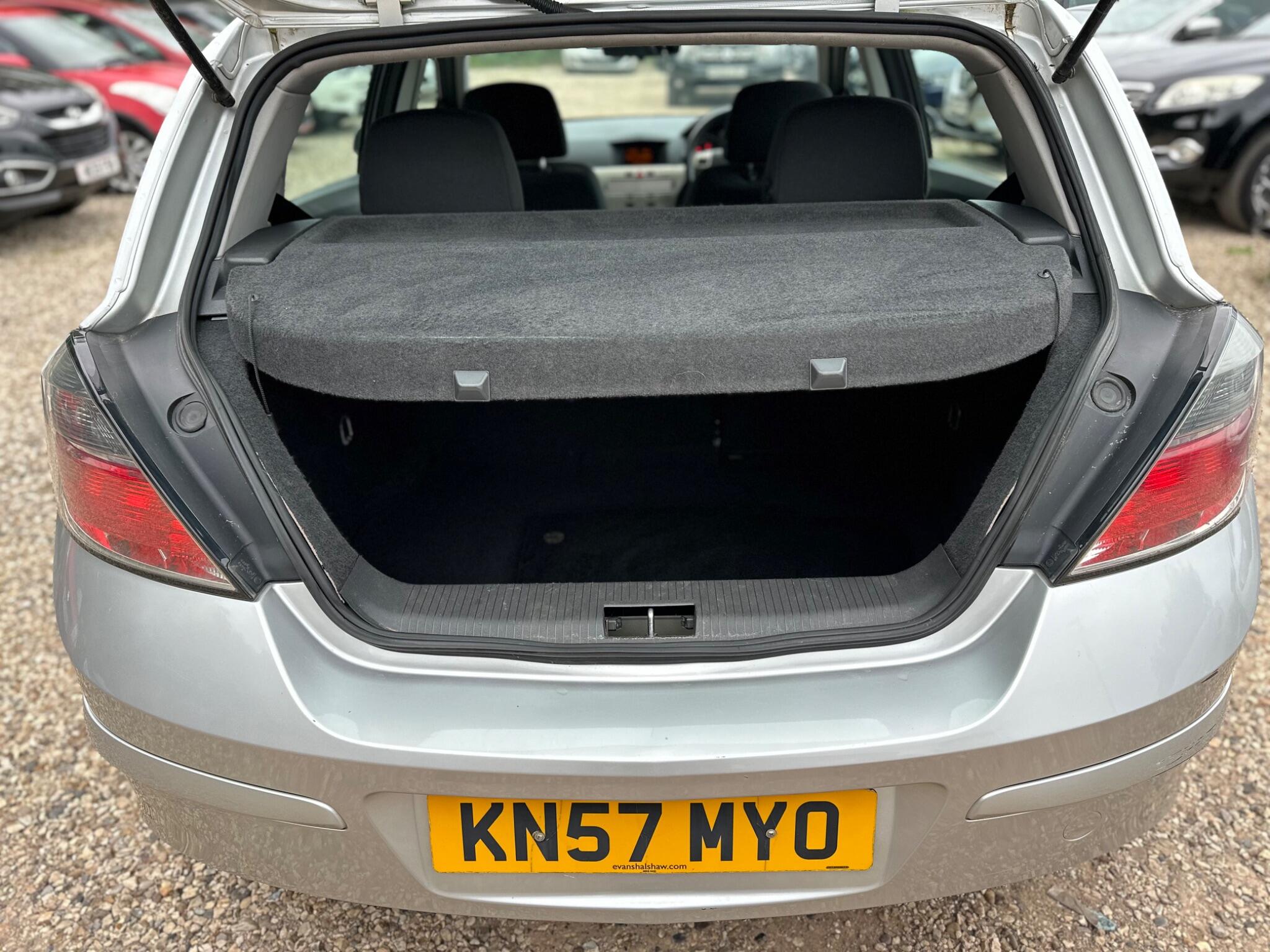 Vauxhall Astra view 13