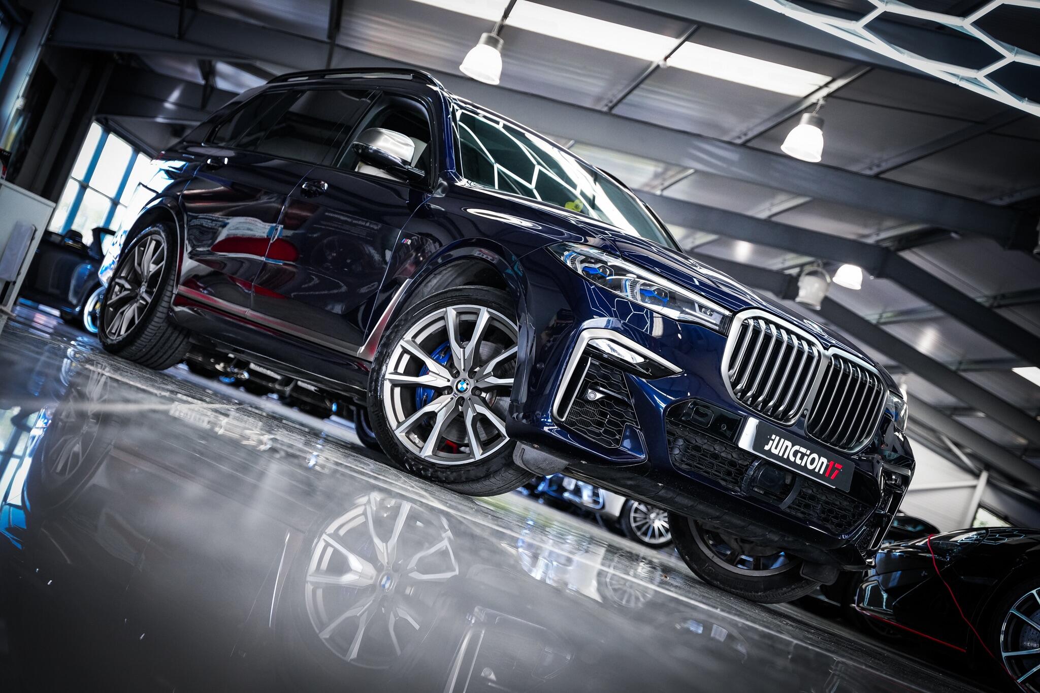 BMW X7 view 8