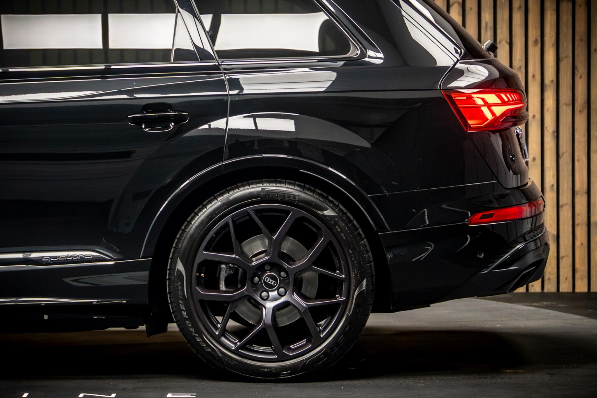 Audi Q7 view 17