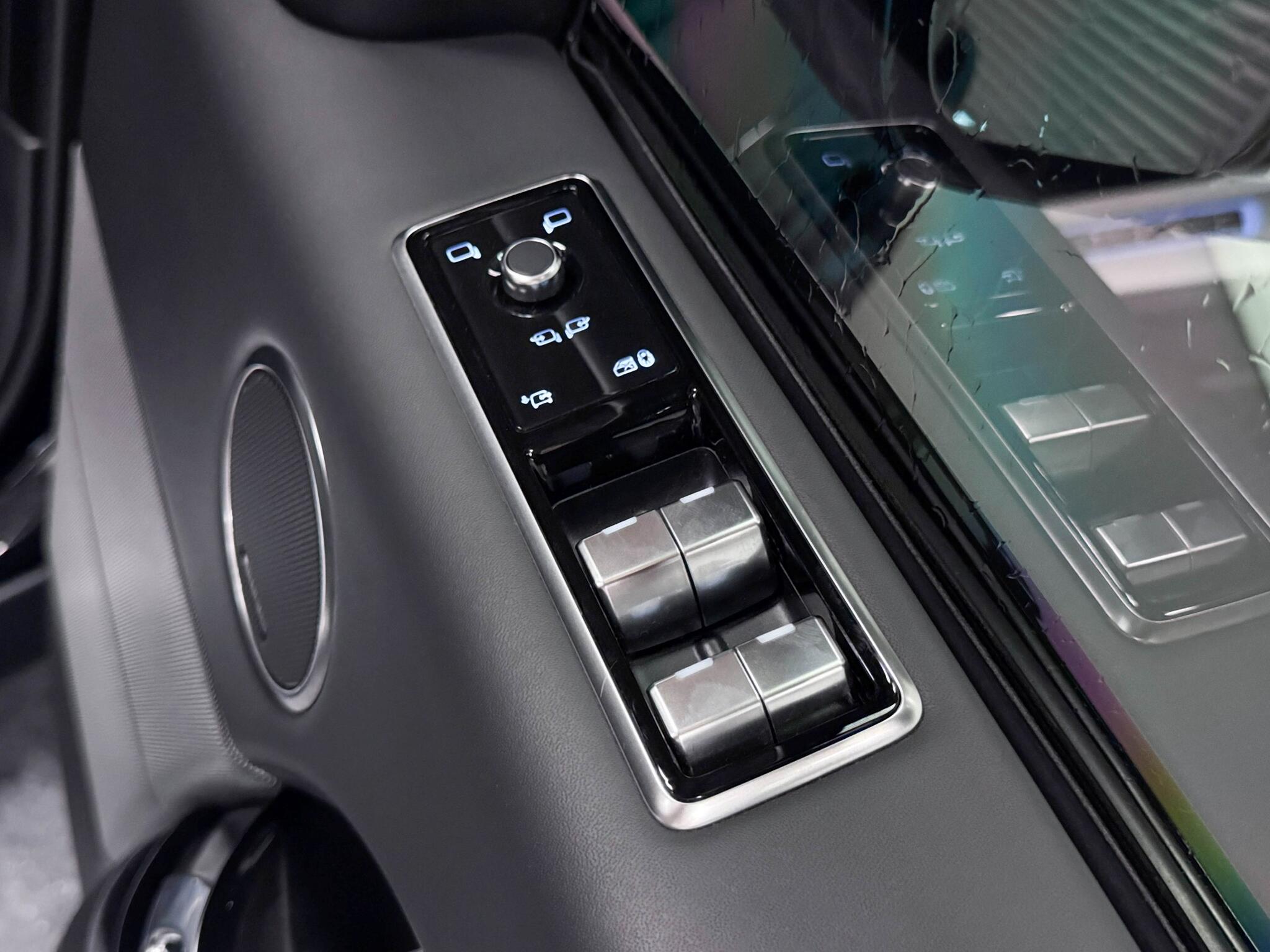 Land Rover Range Rover Sport view 19