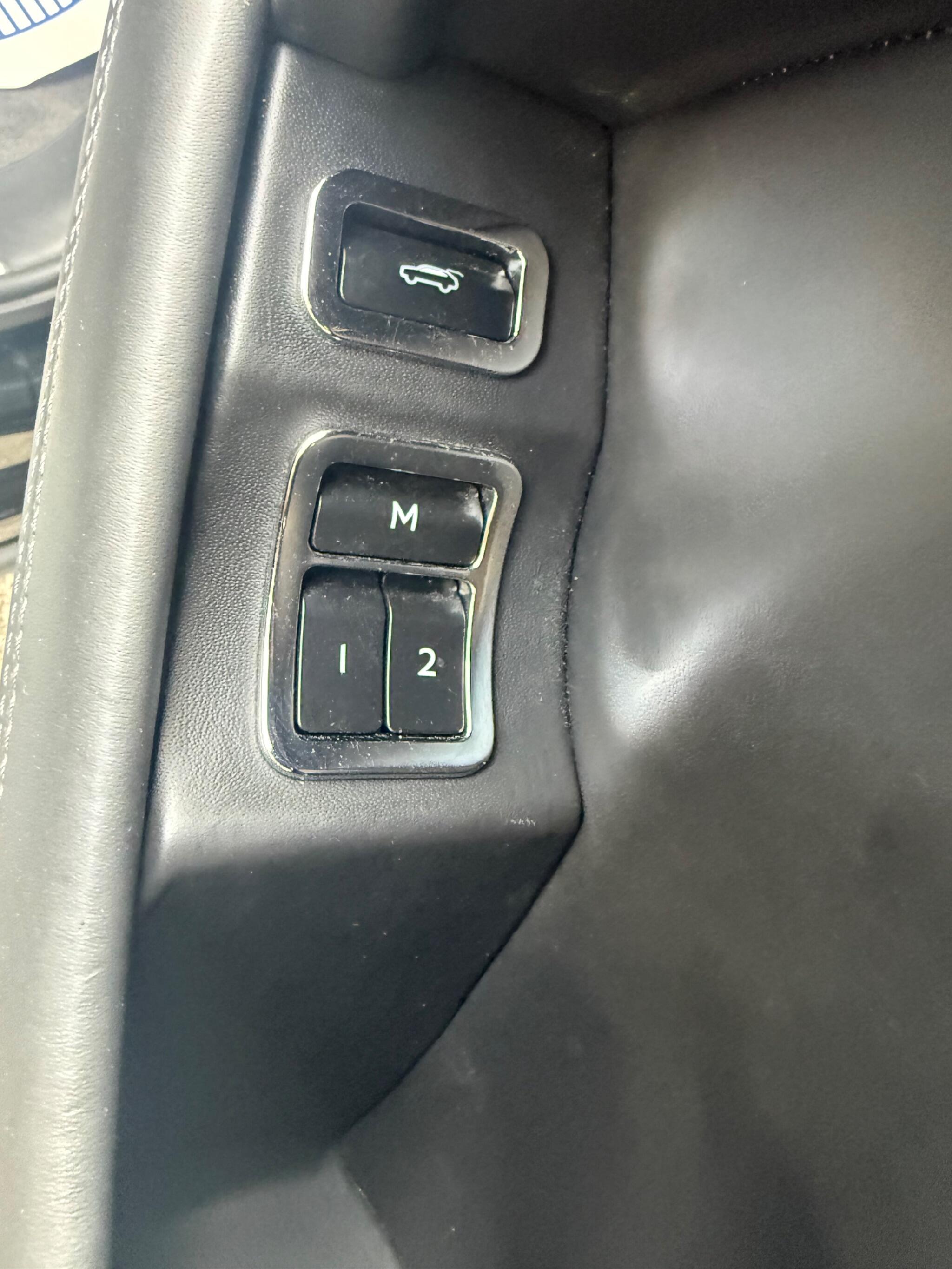 Bentley Bentayga view 15