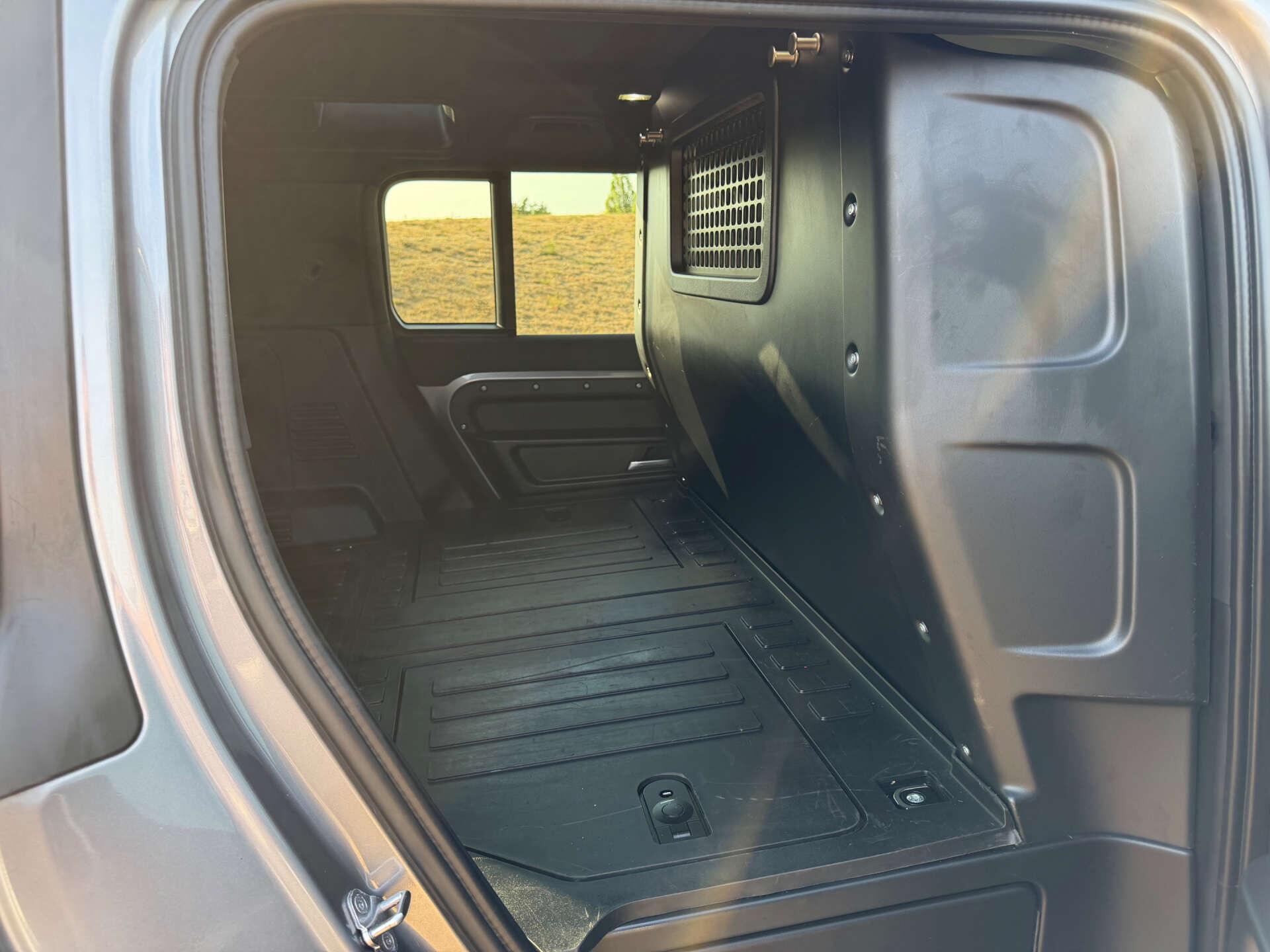 Land Rover Defender view 17