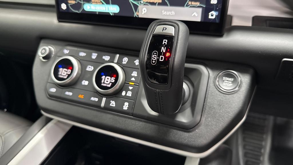 Land Rover Defender view 13