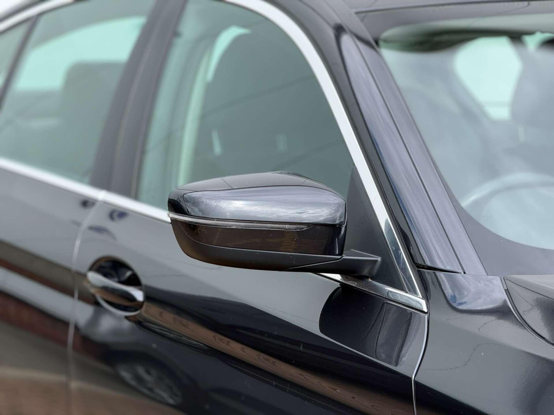 BMW 5 Series view 17