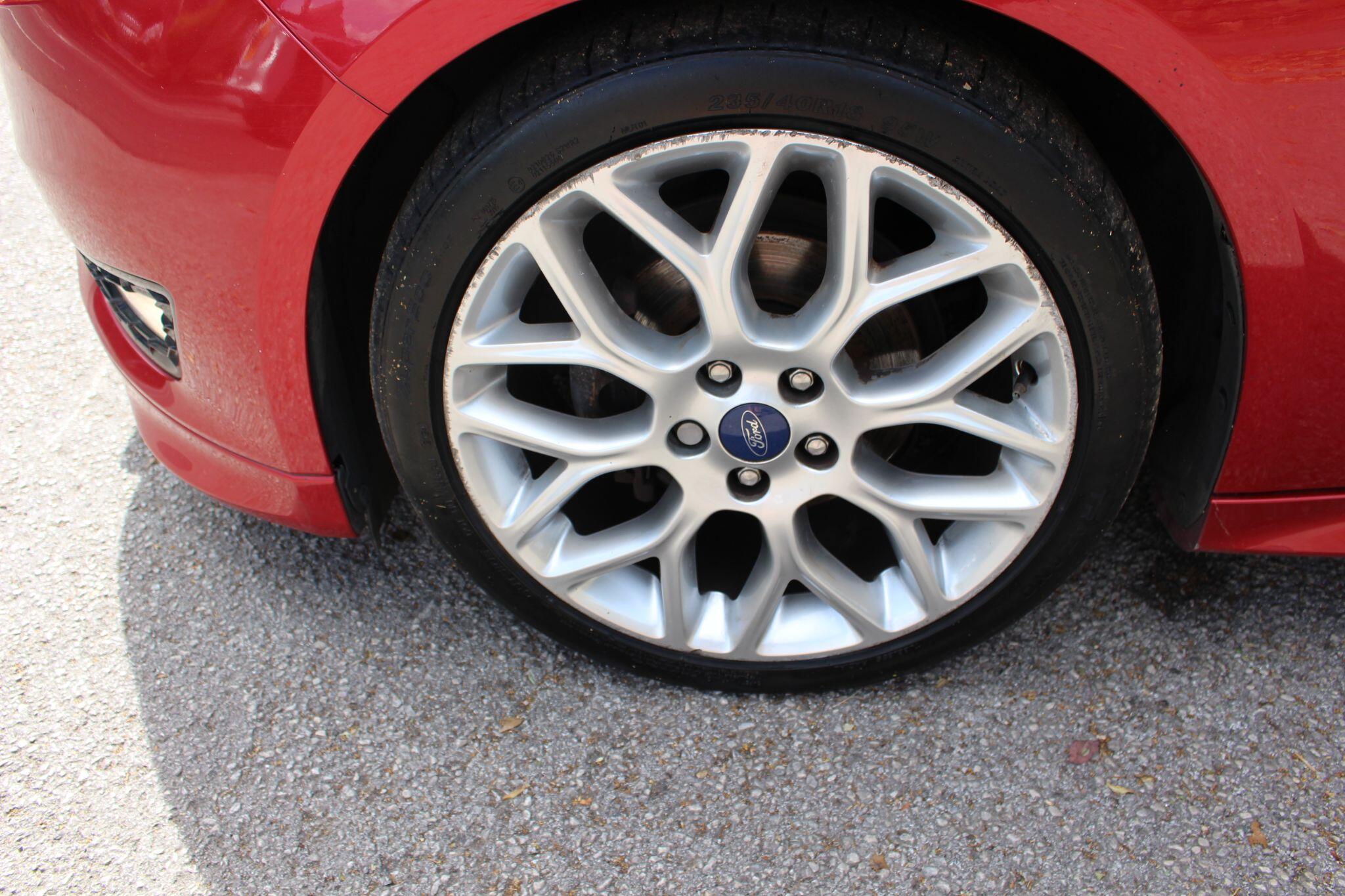 Ford Focus view 9