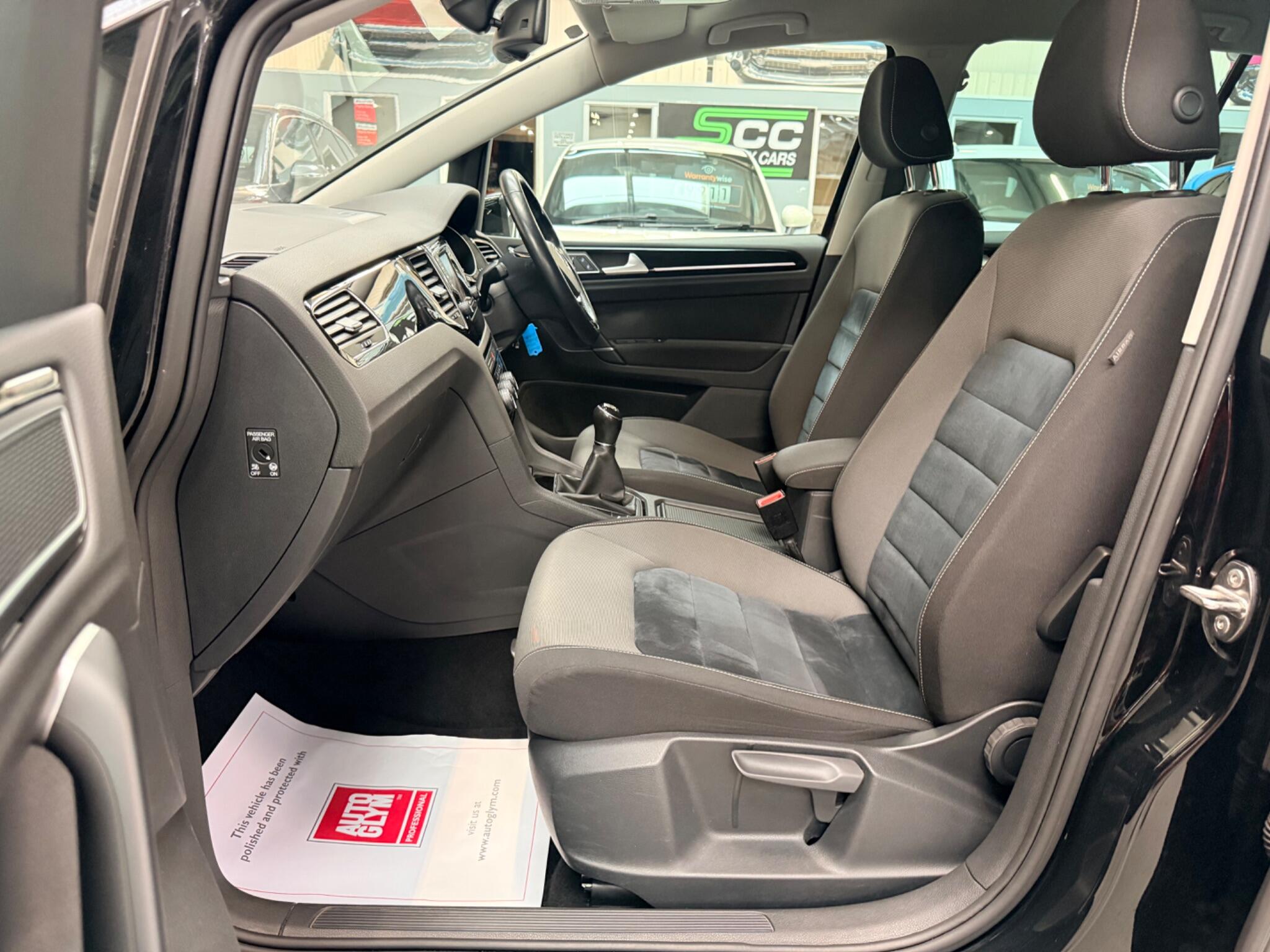 Volkswagen Golf Sportsvan view 4
