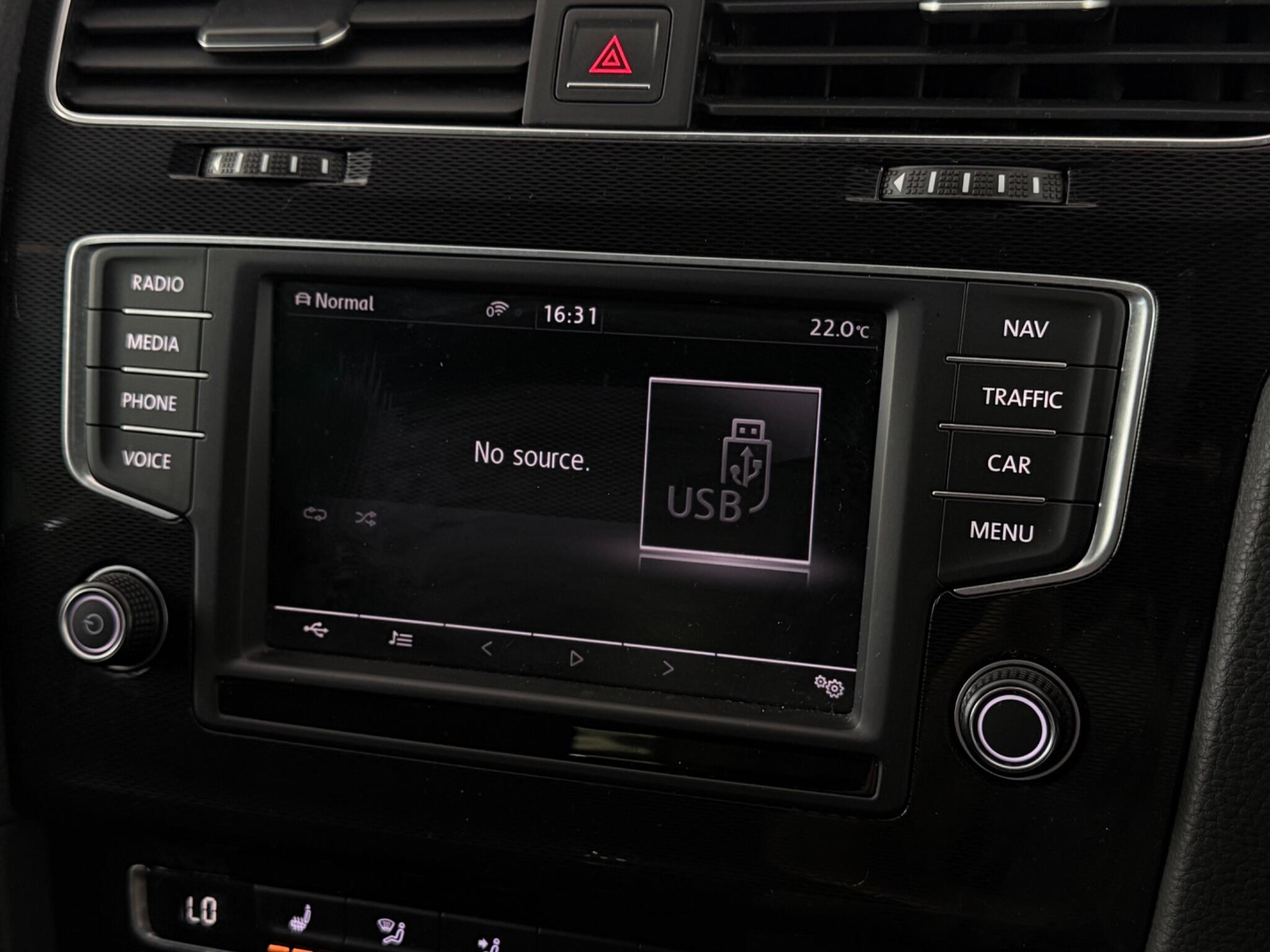 Volkswagen Golf view 23