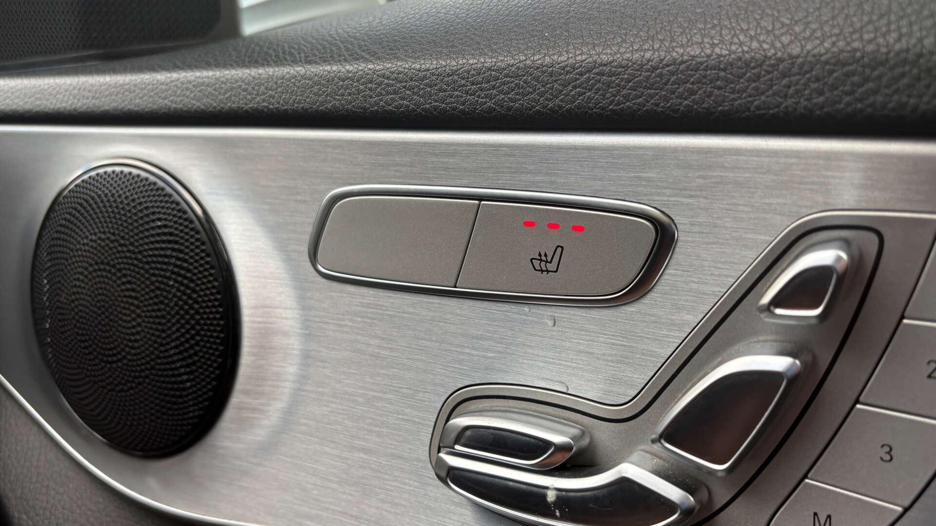 Mercedes-Benz C-Class view 26