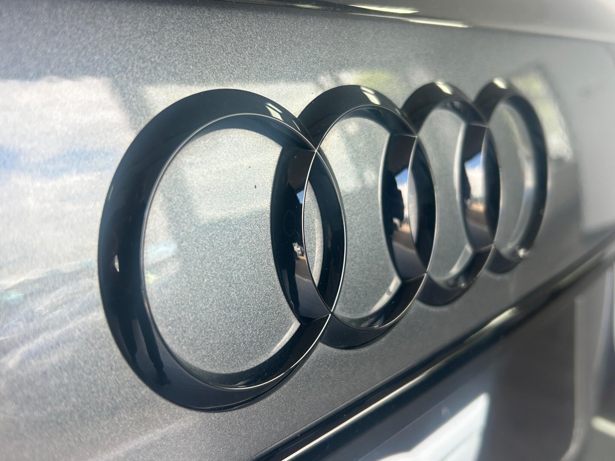 Audi S4 view 32