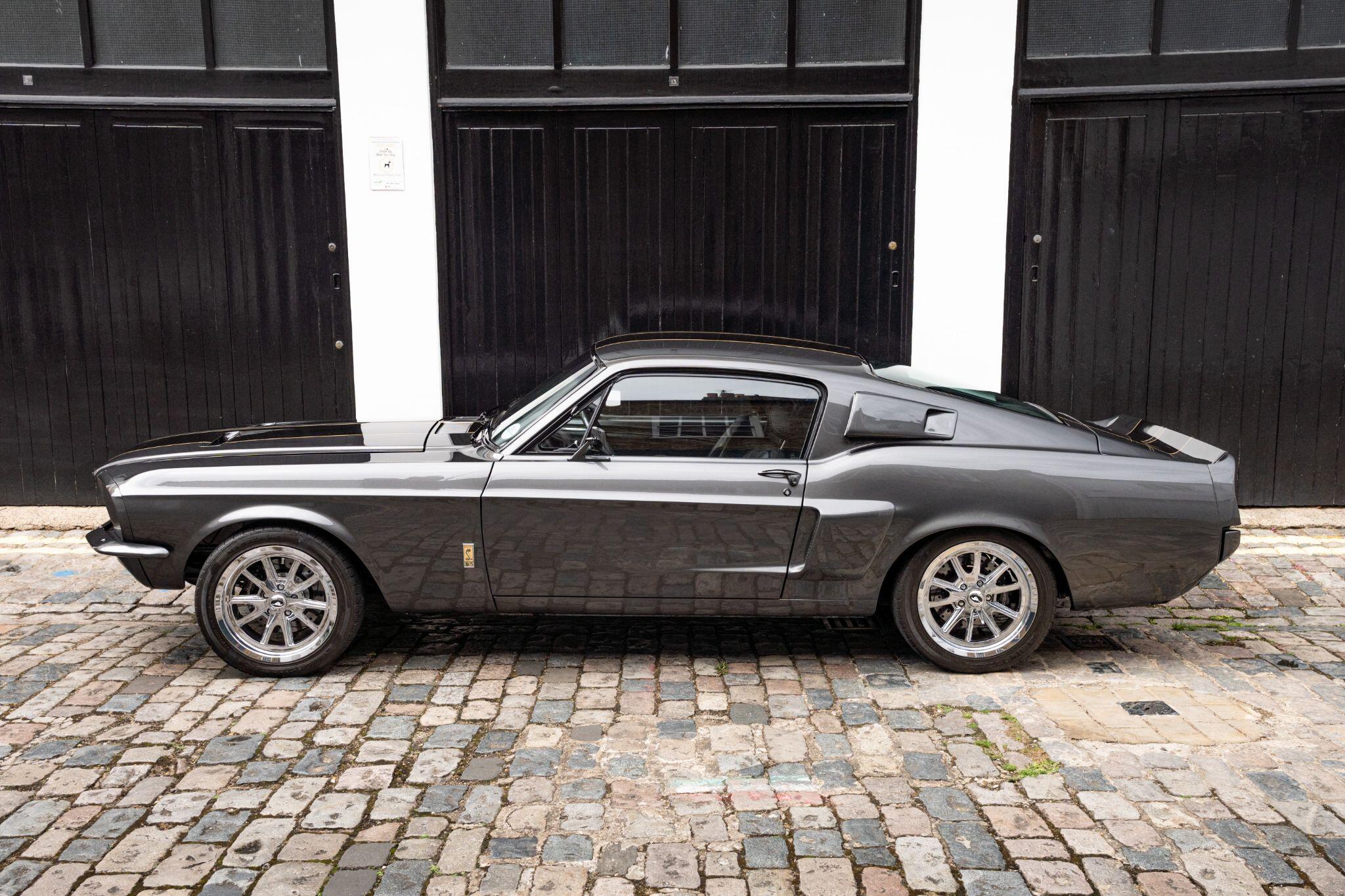 Ford Mustang view 13