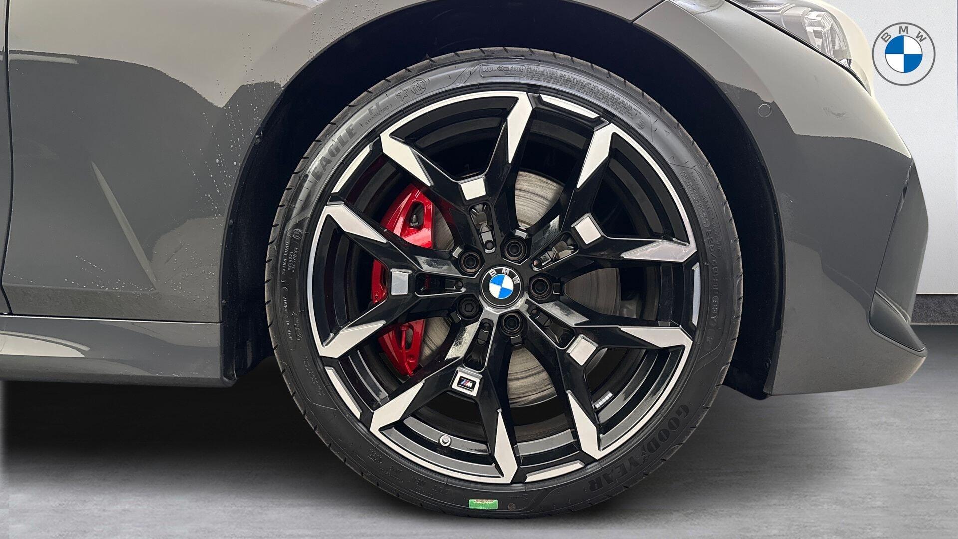 BMW 3 Series view 14