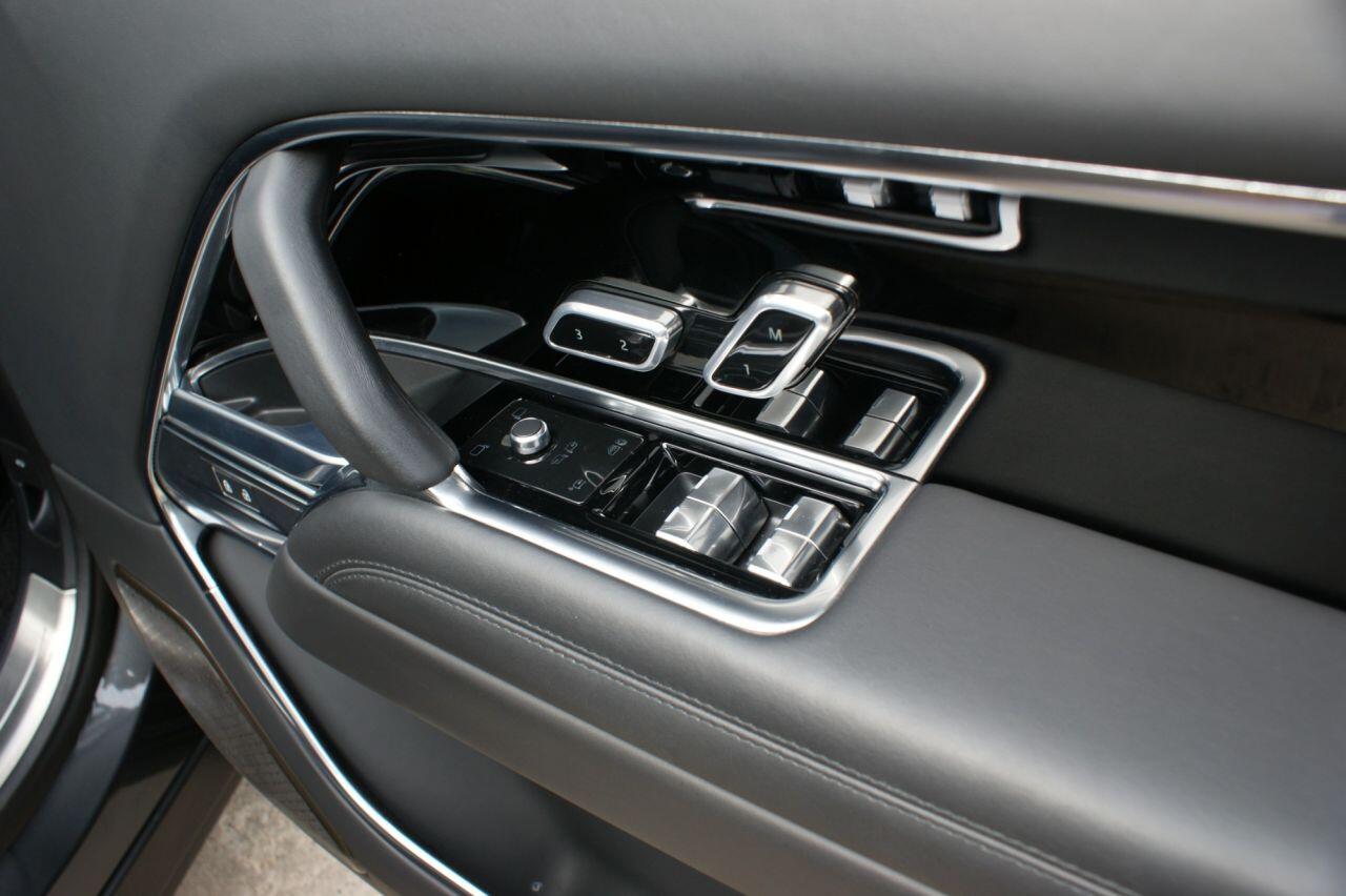 Land Rover Range Rover view 50