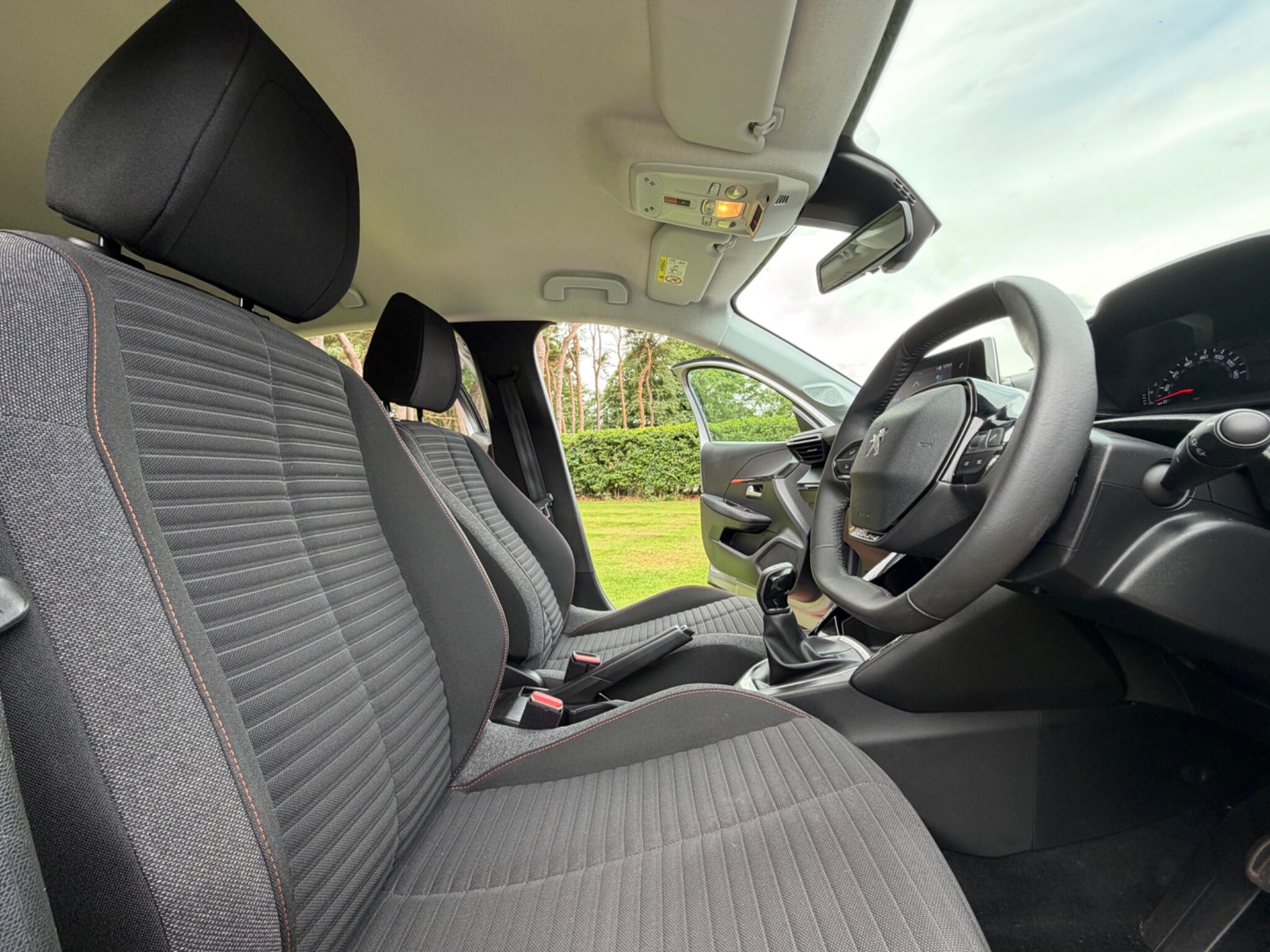 Peugeot 208 view 14