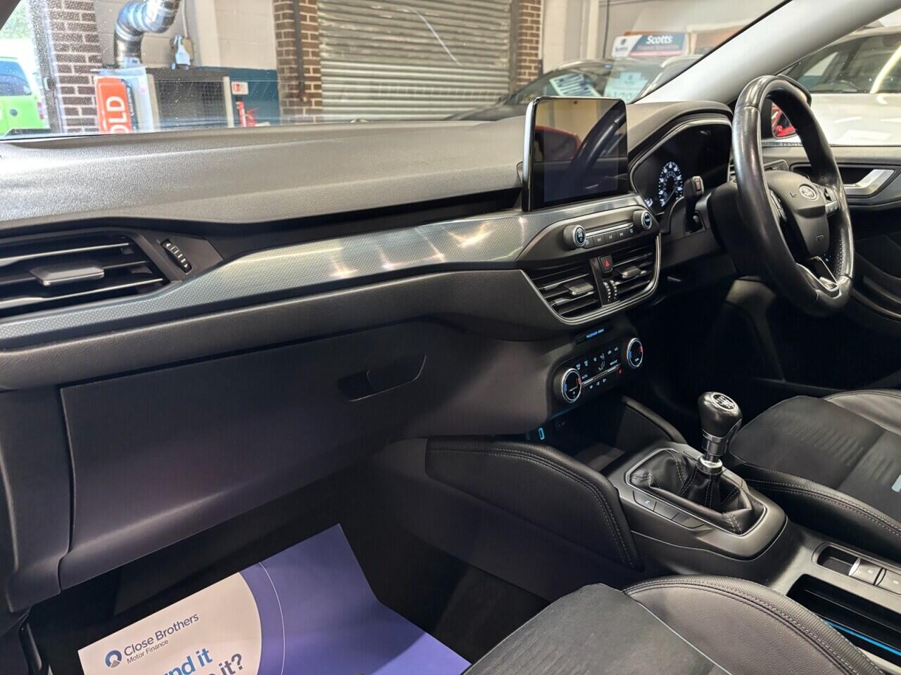 Ford Focus view 28
