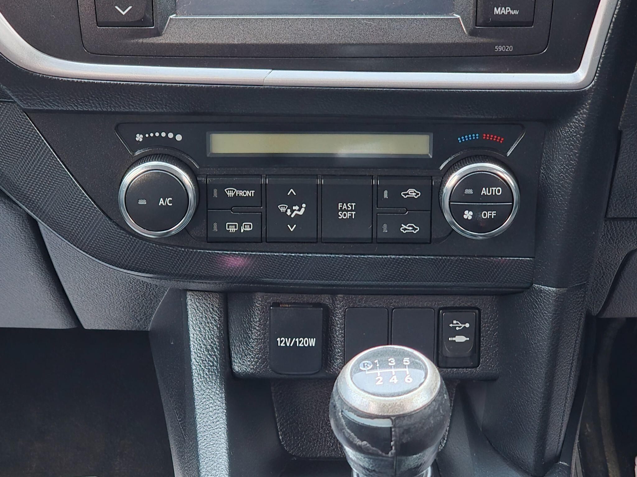 2013 Toyota Auris image 69