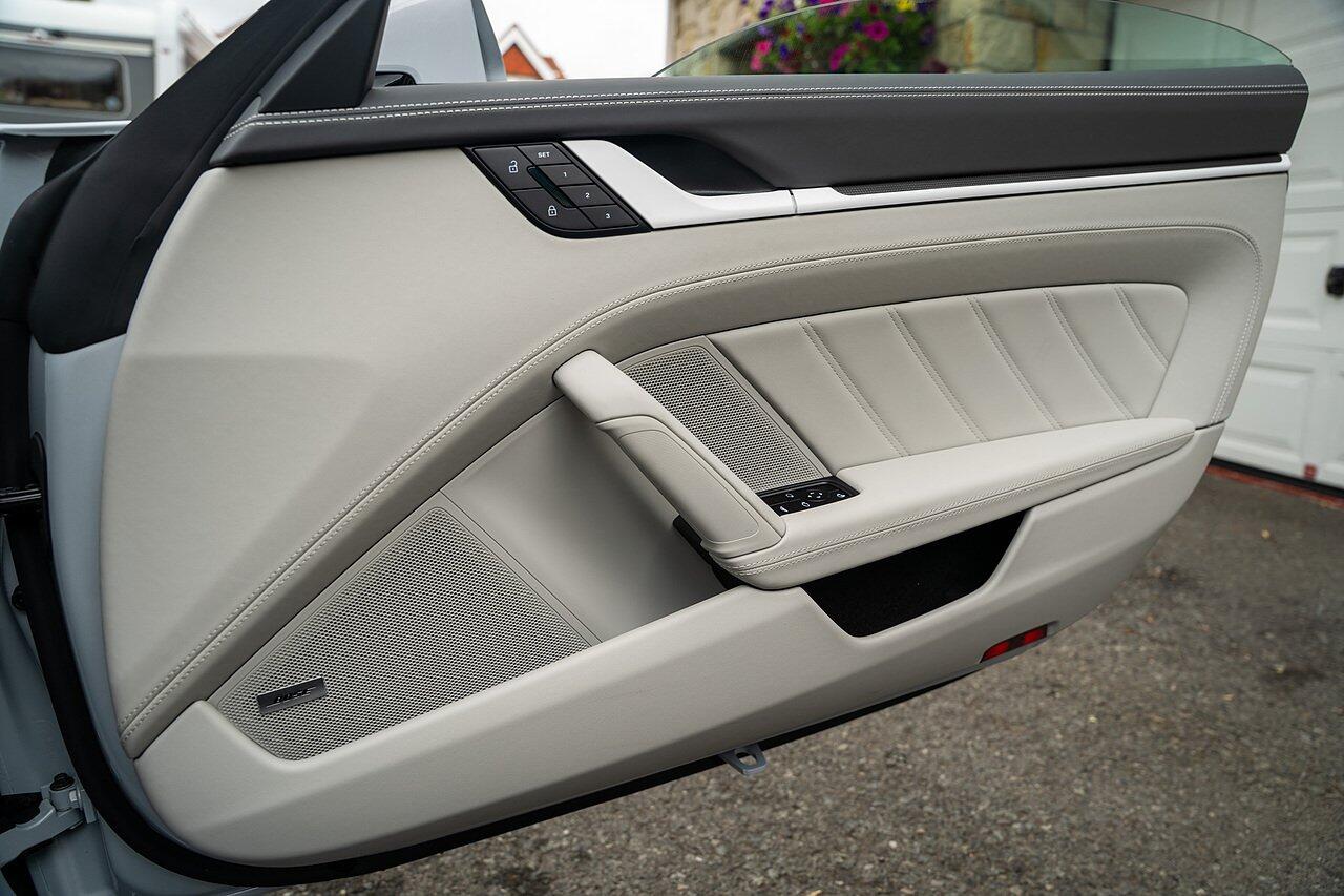 Porsche 911 view 63