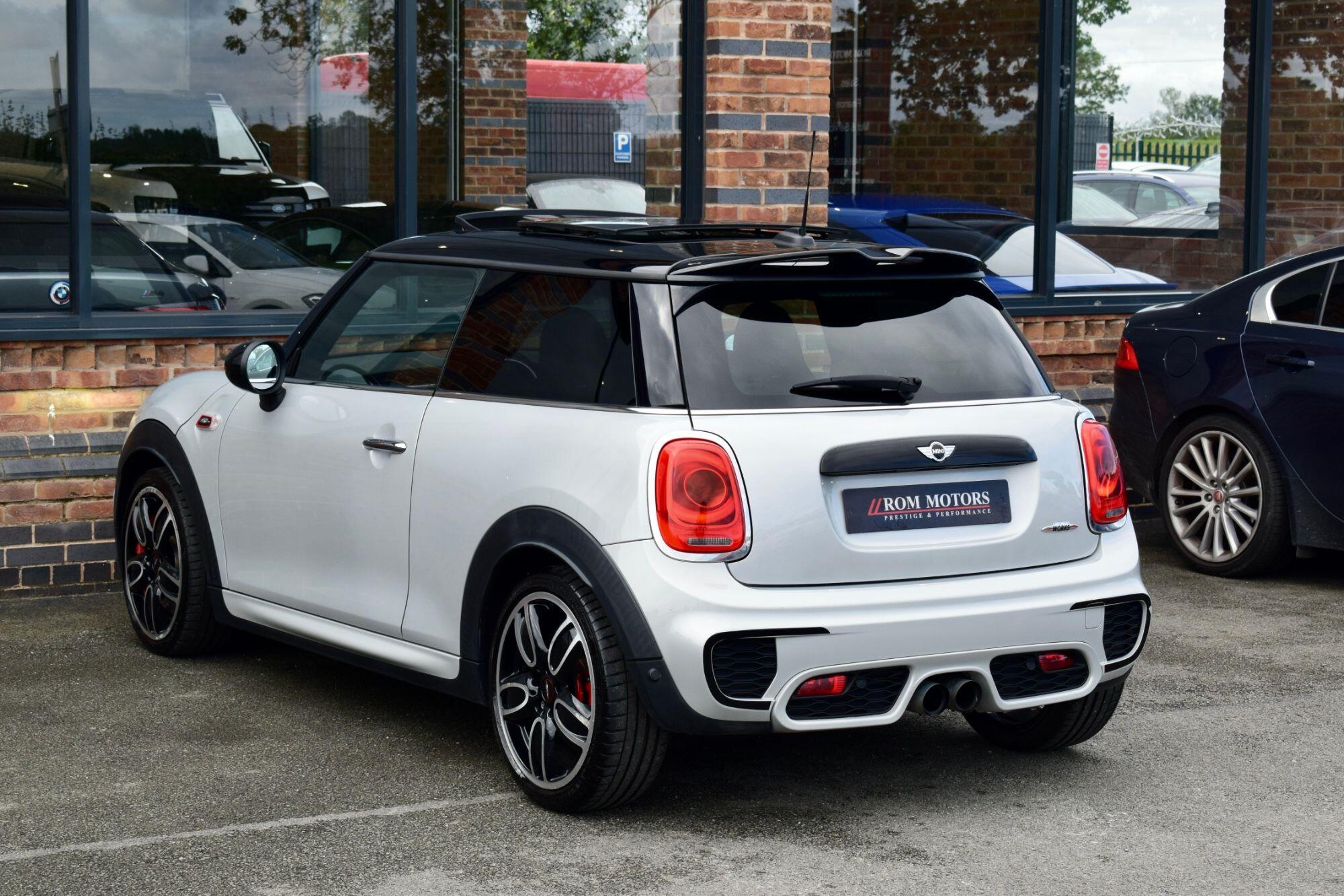 Mini Hatch view 35