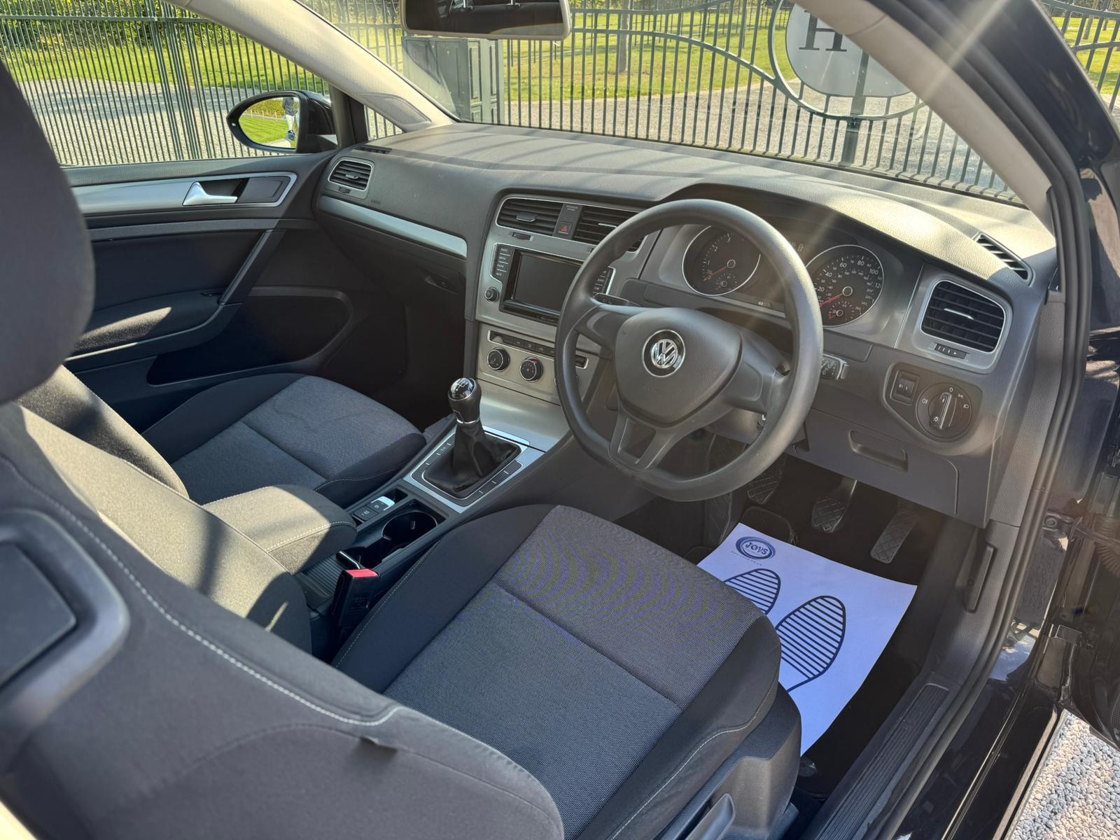 2014 Volkswagen Golf image 12