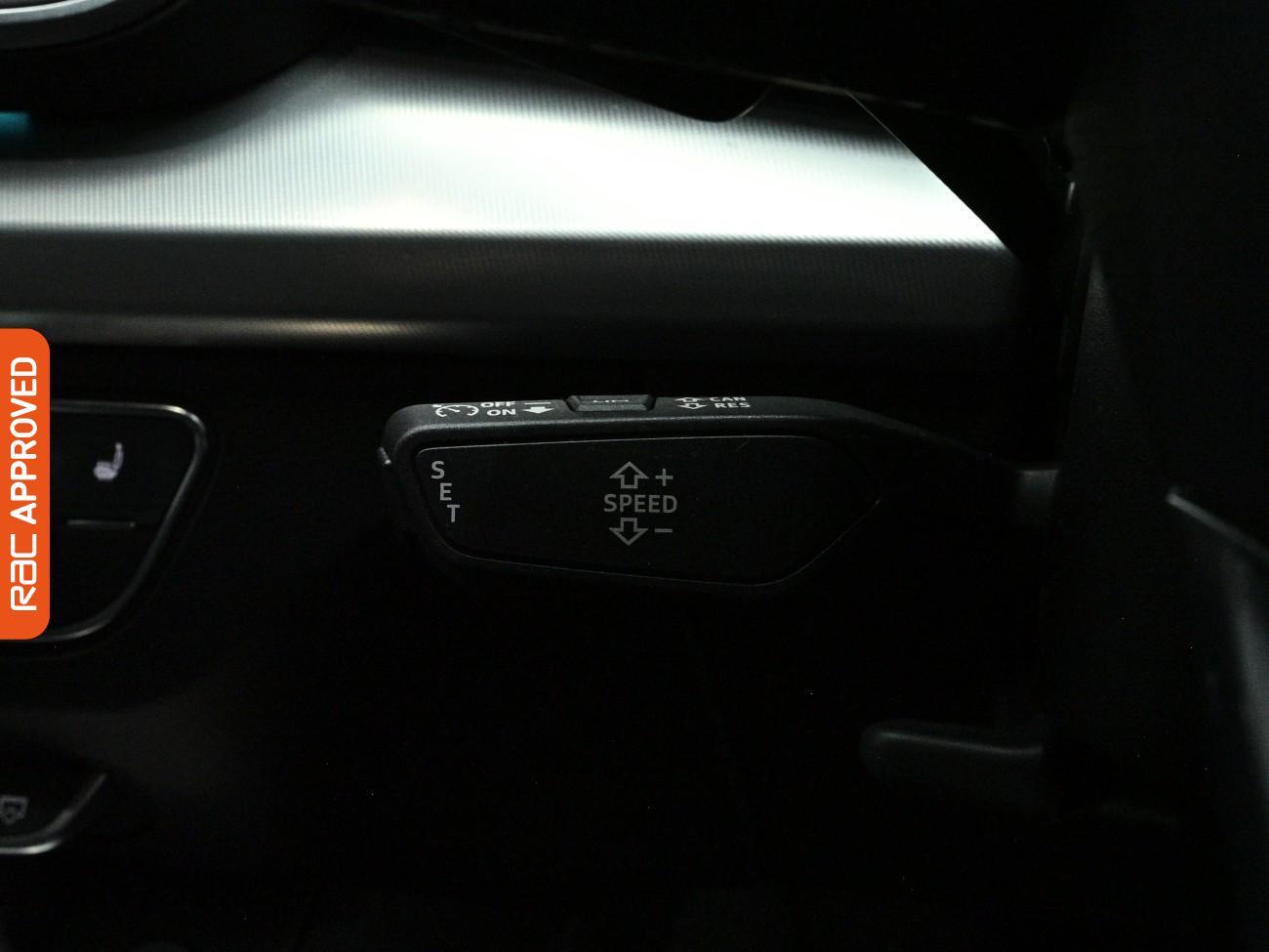 Audi Q5 view 18