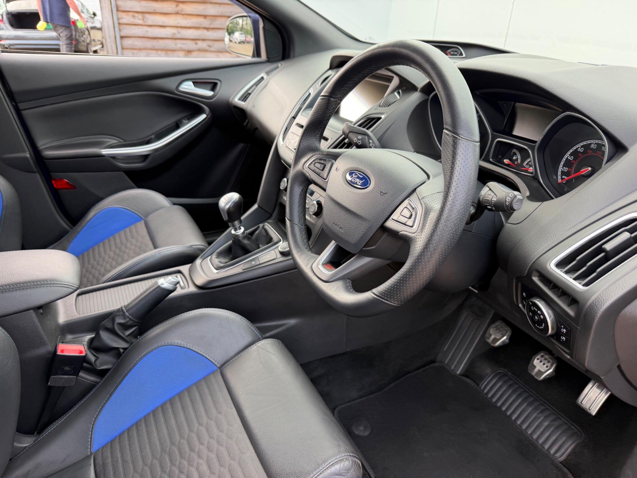 Ford Focus view 15