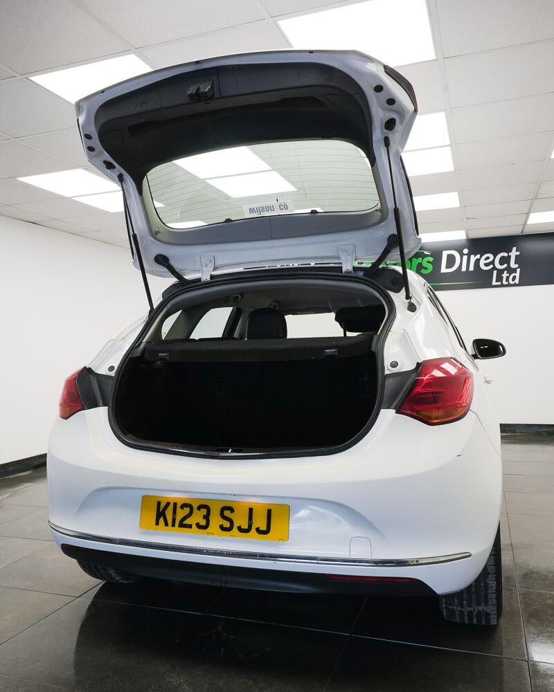 Vauxhall Astra view 5