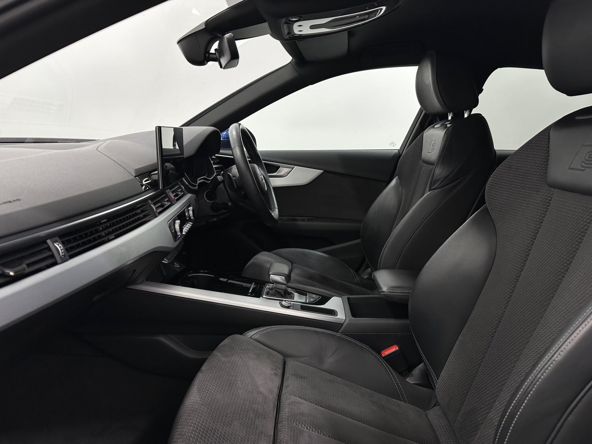 Audi A4 view 34