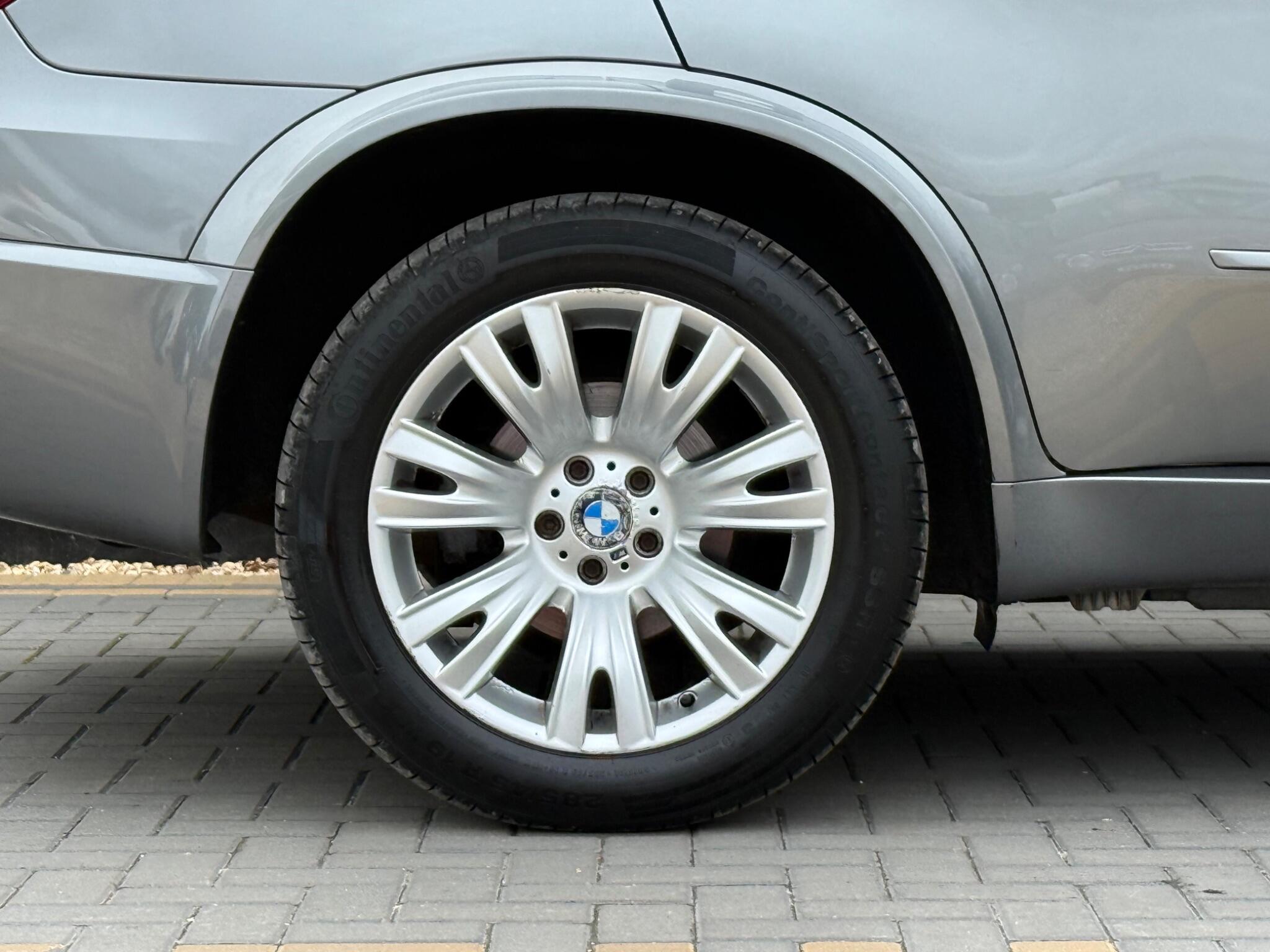 BMW X5 view 11