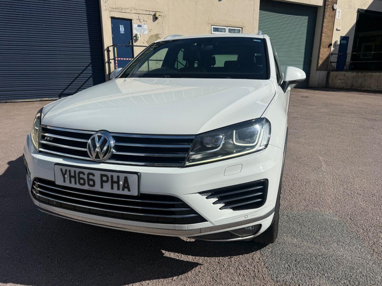 Volkswagen Touareg view 34